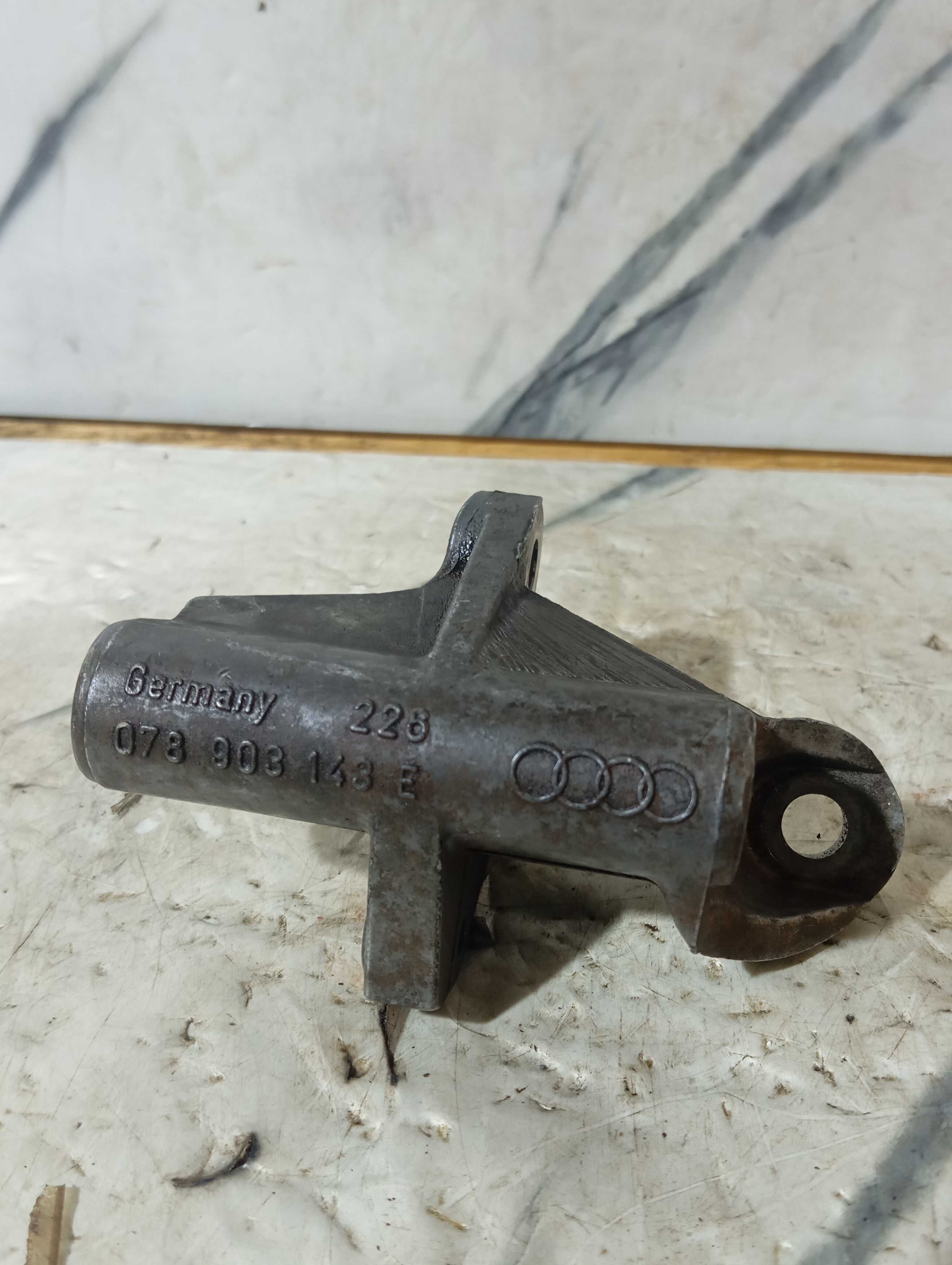 Suporte De Alternador Passat Alemão V6 2.8 E Audi A4