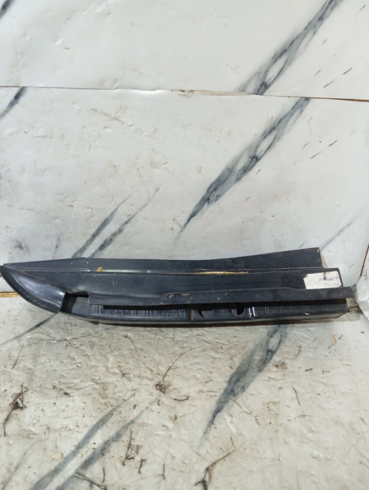 Pé De Coluna Porta Do Meio Lado Direito Kombi Clip