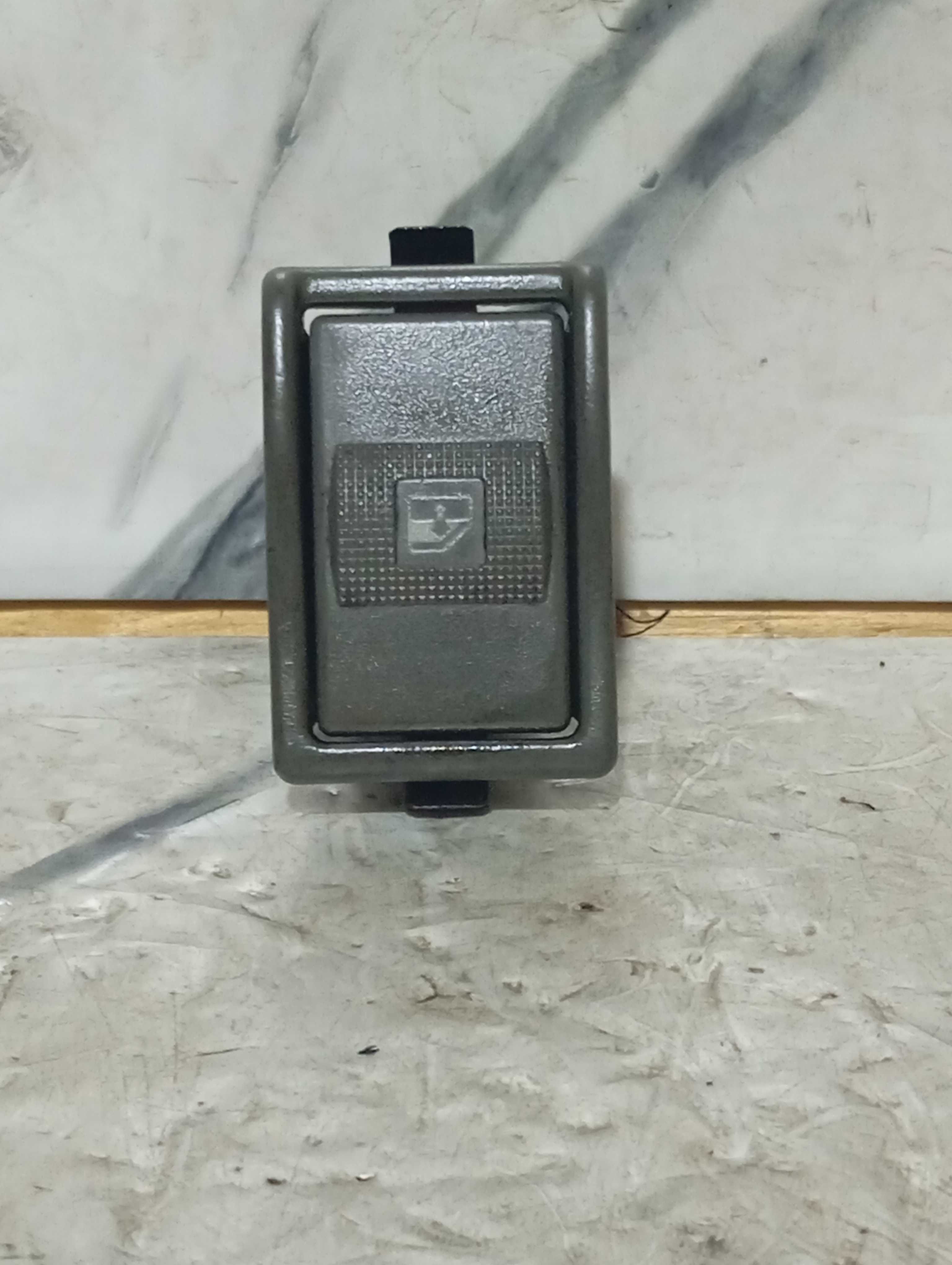 Botao vidro elétrico traseiro vw santana 1998 a 2006