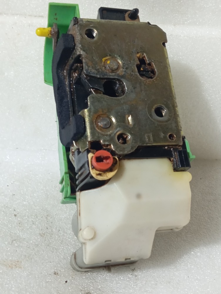 Fechadura Da Porta Traseira Direita Fiat Palio