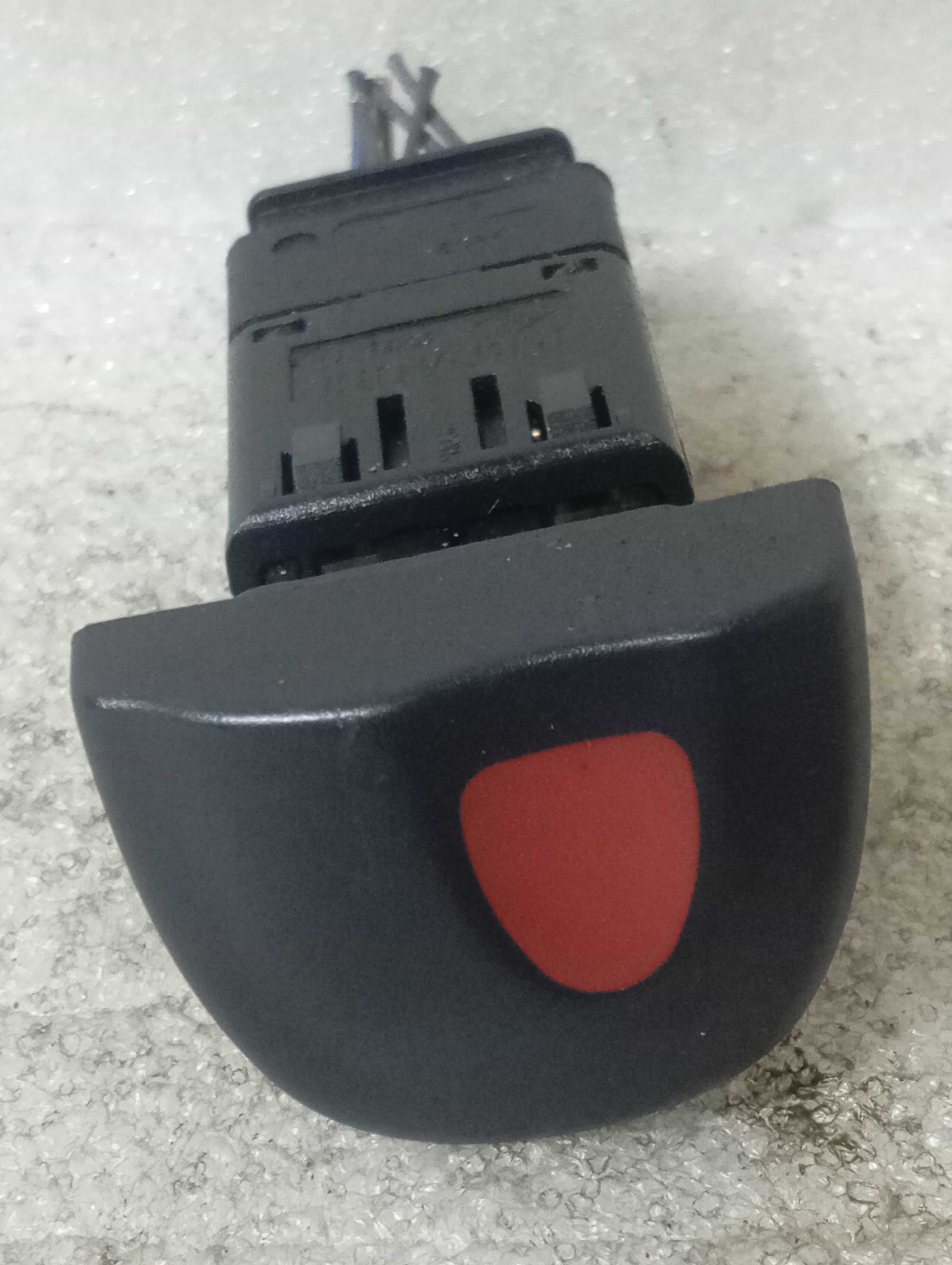 Botão Do Pisca Alerta Renault Scenic Ano 2001/02/03