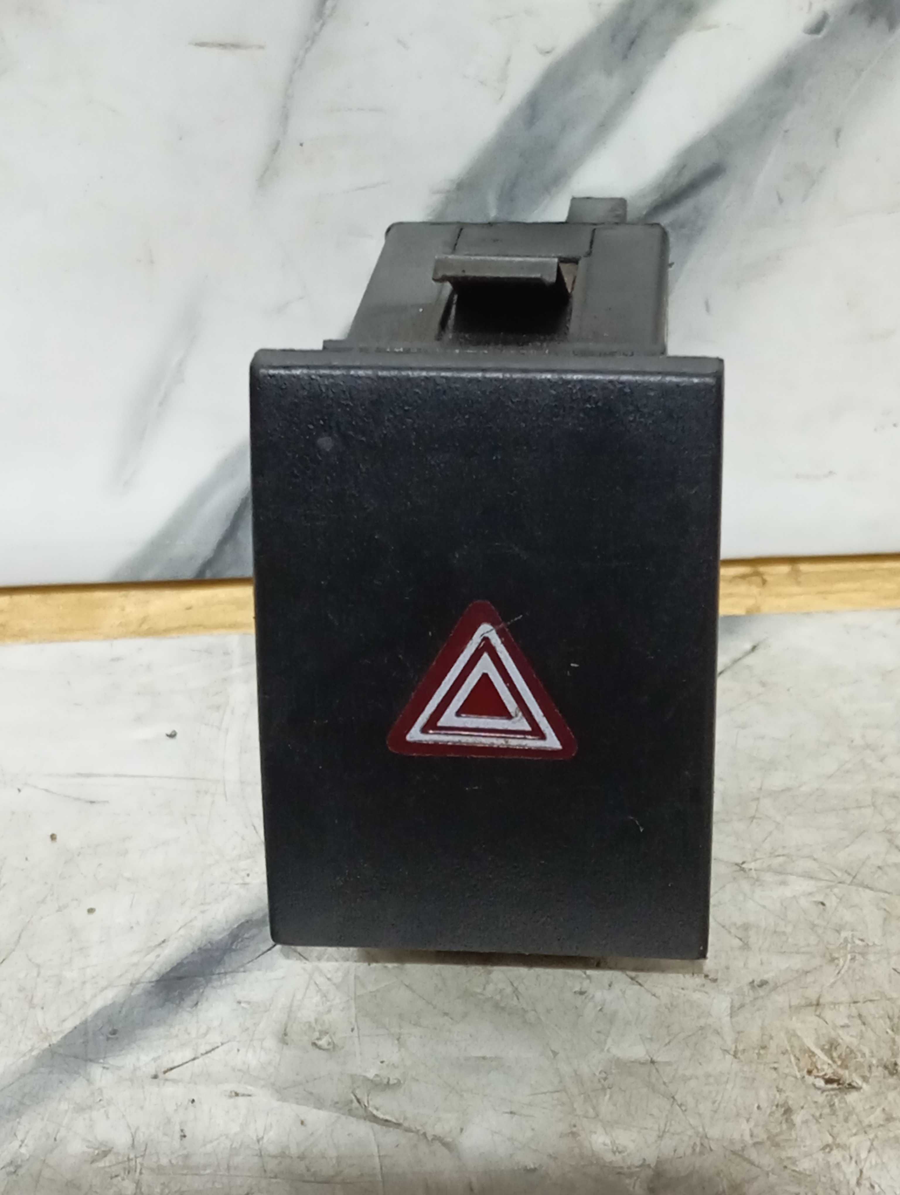 Botão Pisca Alerta Interruptor Saveir Gol Parati