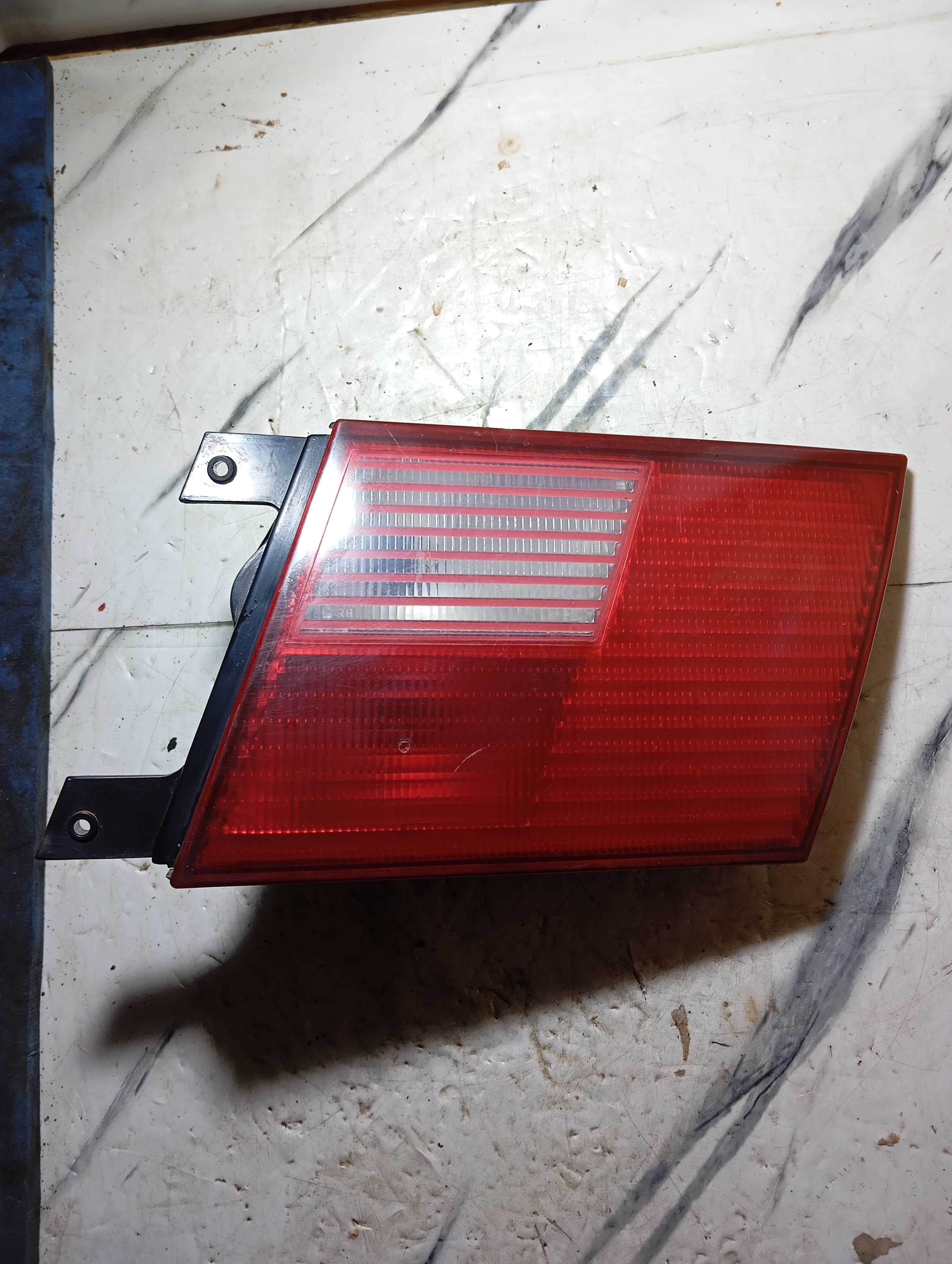 Lanterna Traseira Lado Direito Porta-malas Vw Santana 2003.