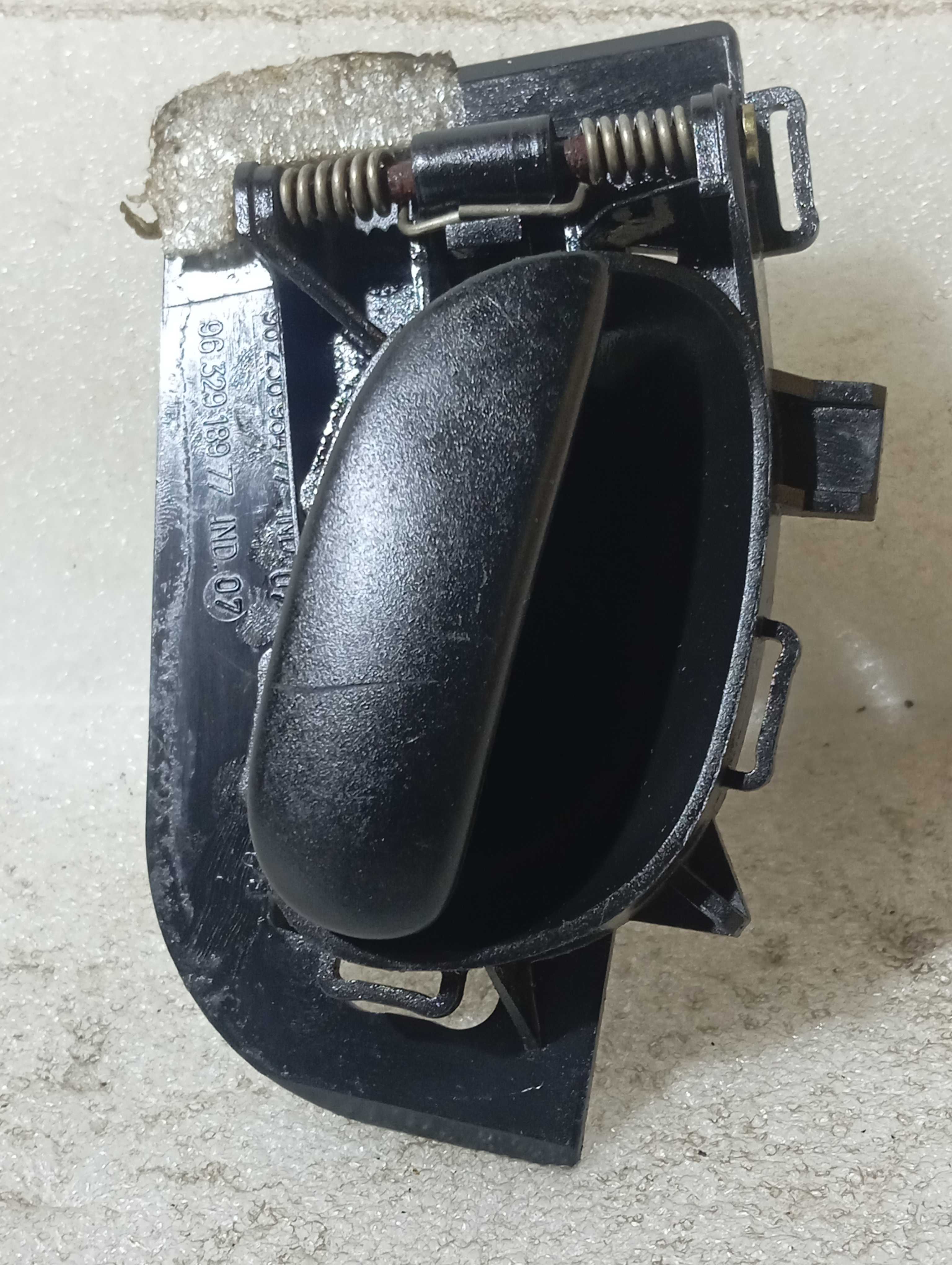 Maçaneta interna puxador esquerdo peugeot 206/207
