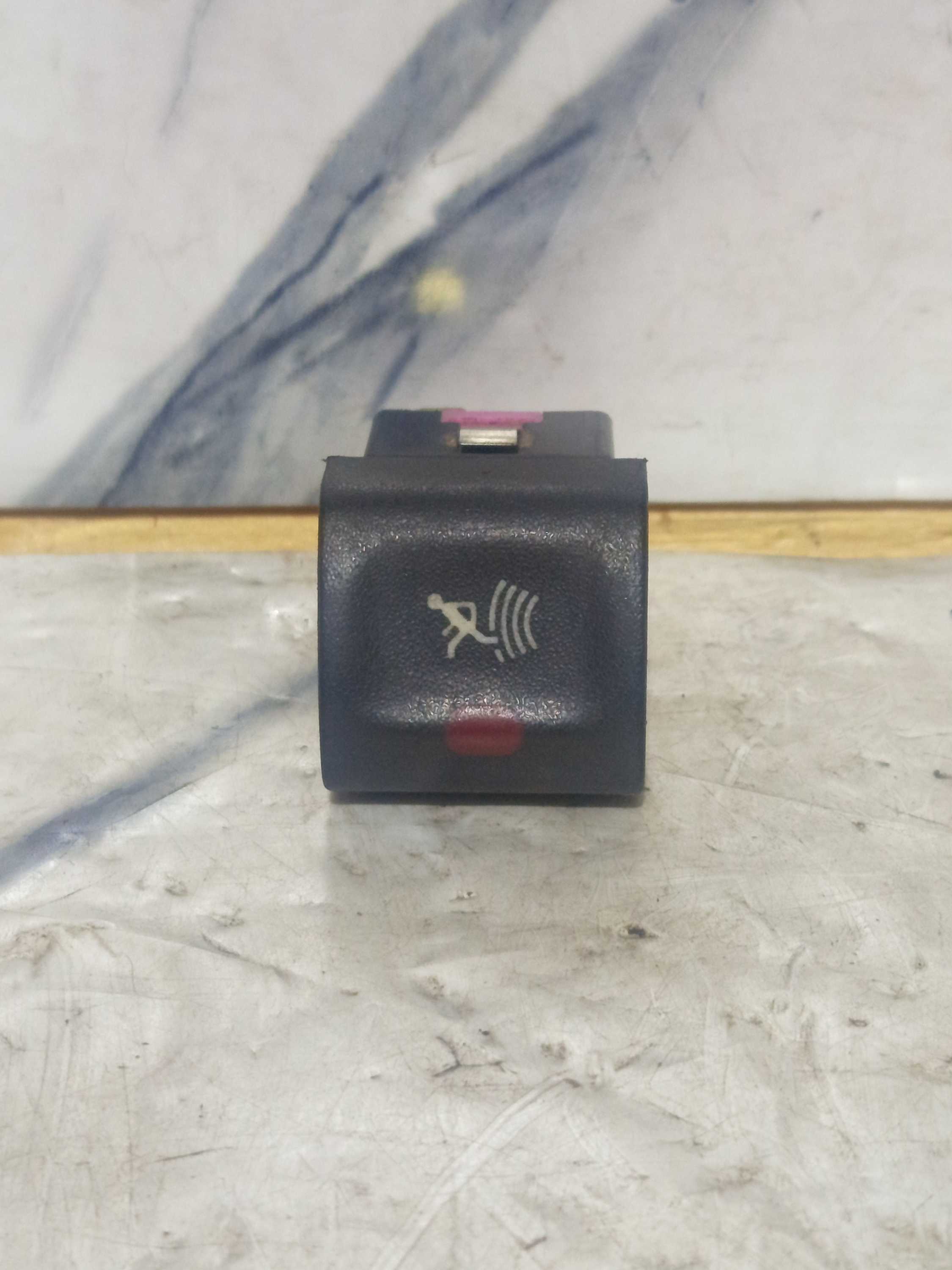 Botão Alarme Sensor Interruptor Painel Gm Vectra 1997 A 2000