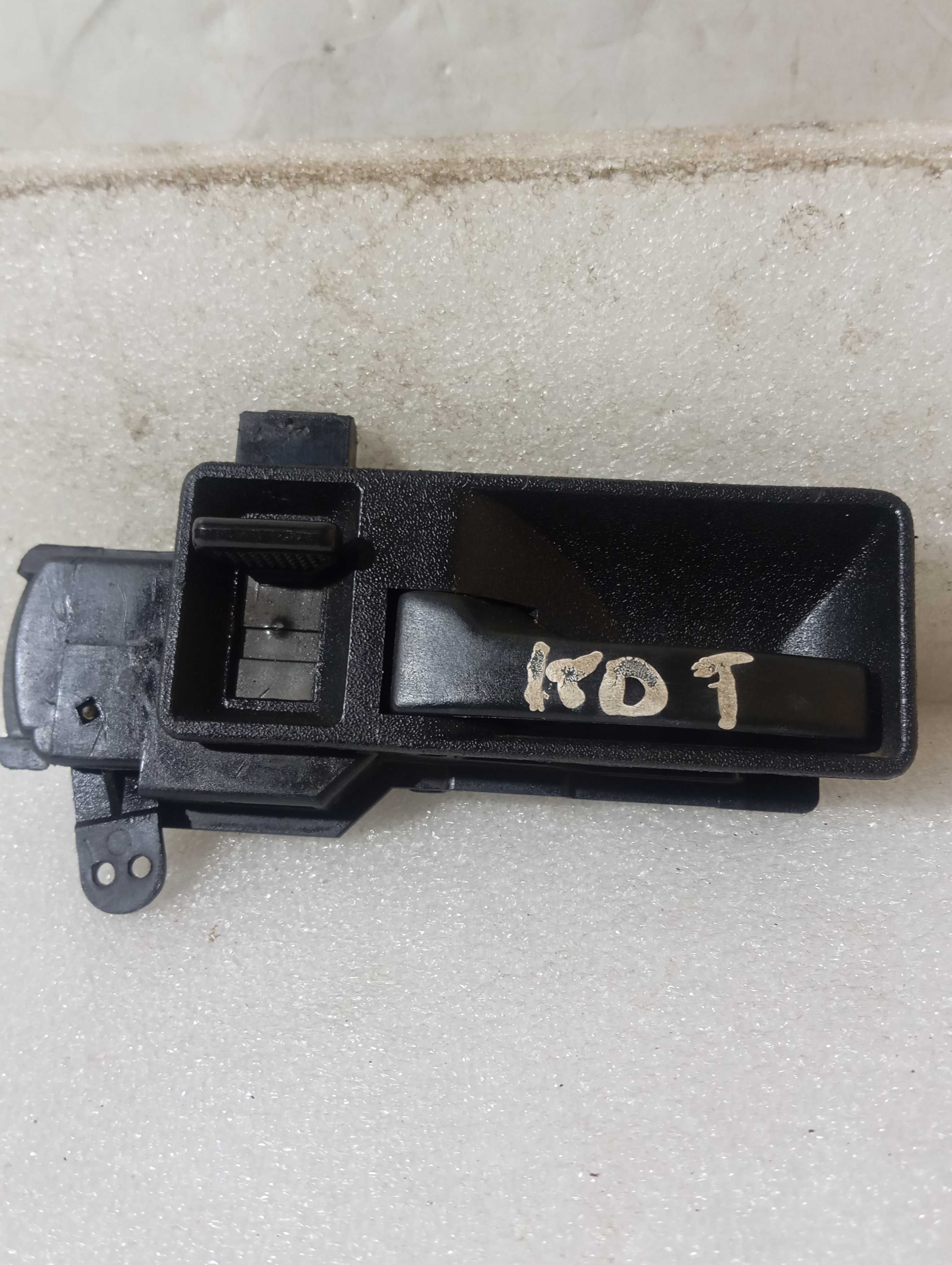 Maçaneta interna GM Kadett lado esquerdo ano 93/94/95