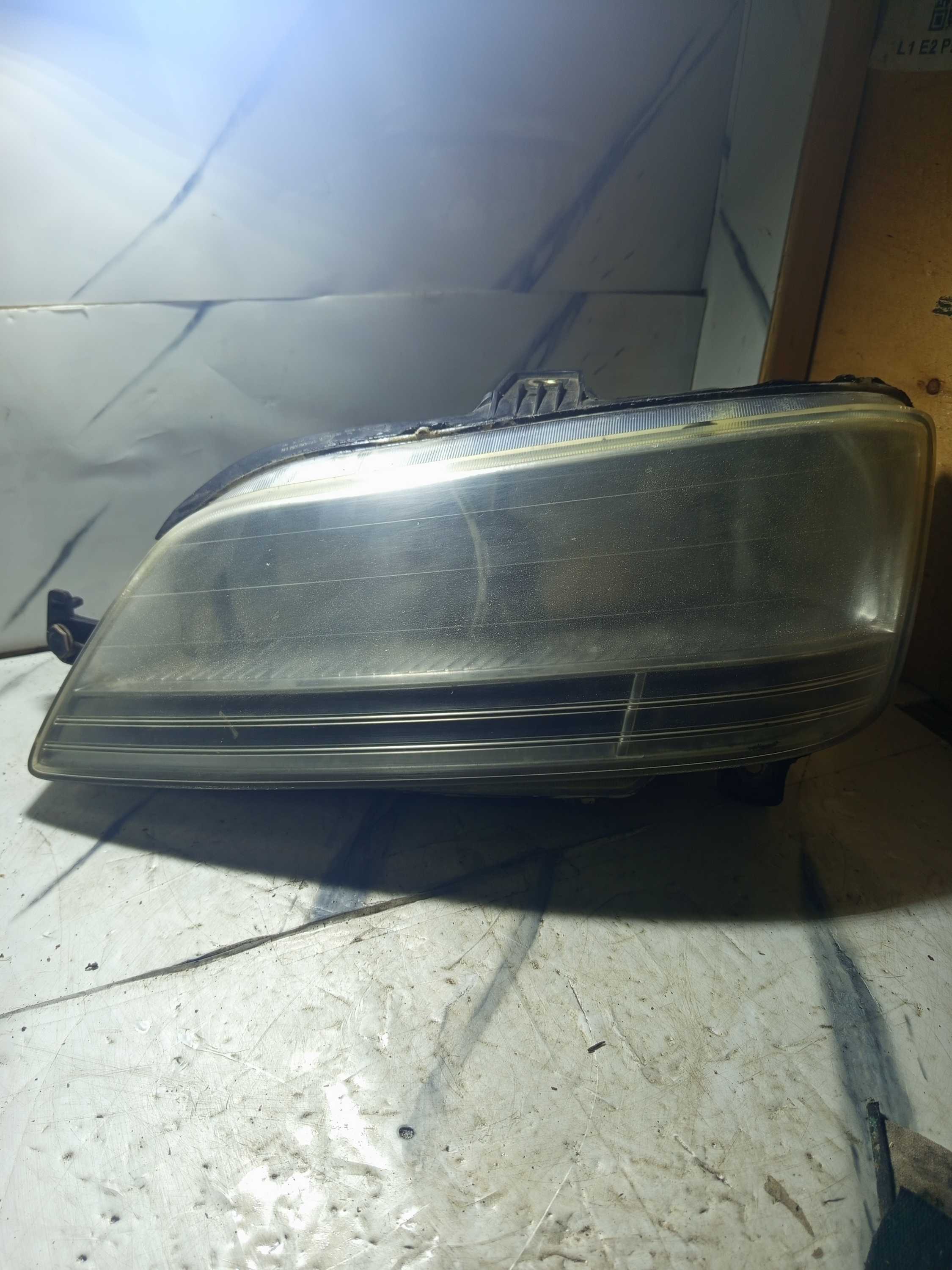Farol Dianteiro Lado Esquerdo Fiat Idea Ano 2005 Com Detalhe