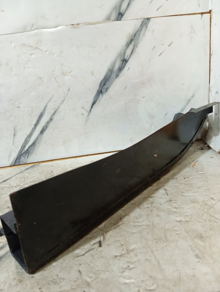 Pé De Coluna Porta Do Meio Kombi Clipper Lado Direito Bico