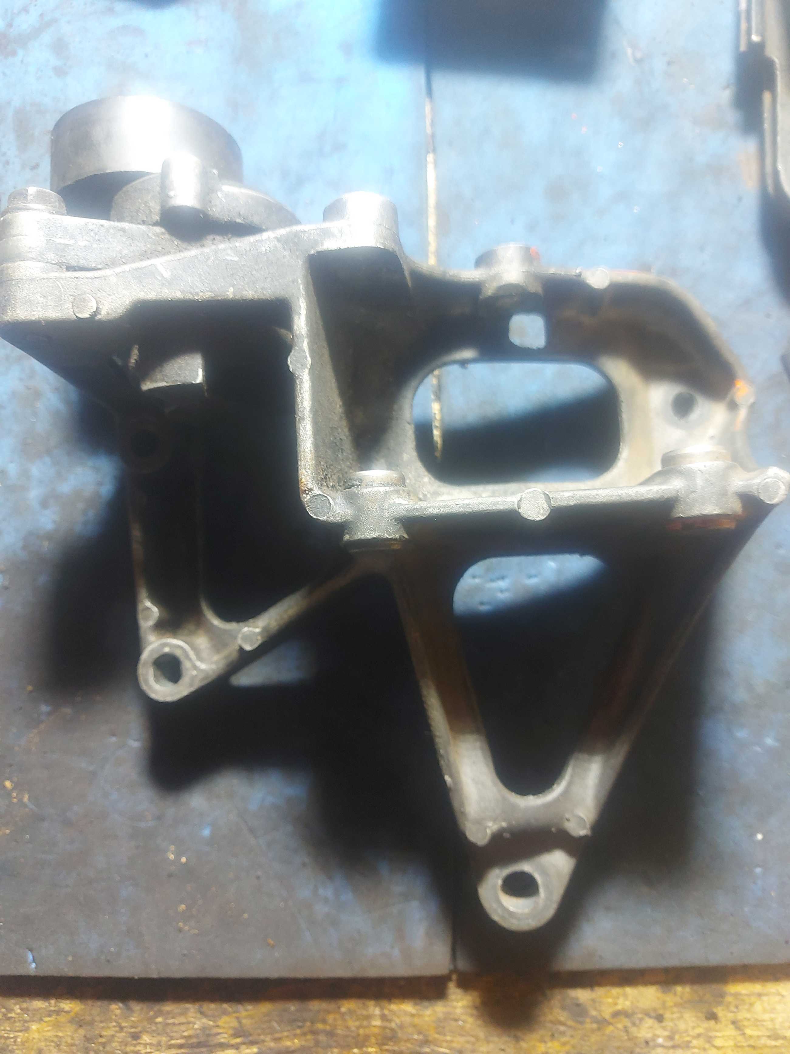 Suporte Da Bomba Direao Hidráulica Scenic 2.0