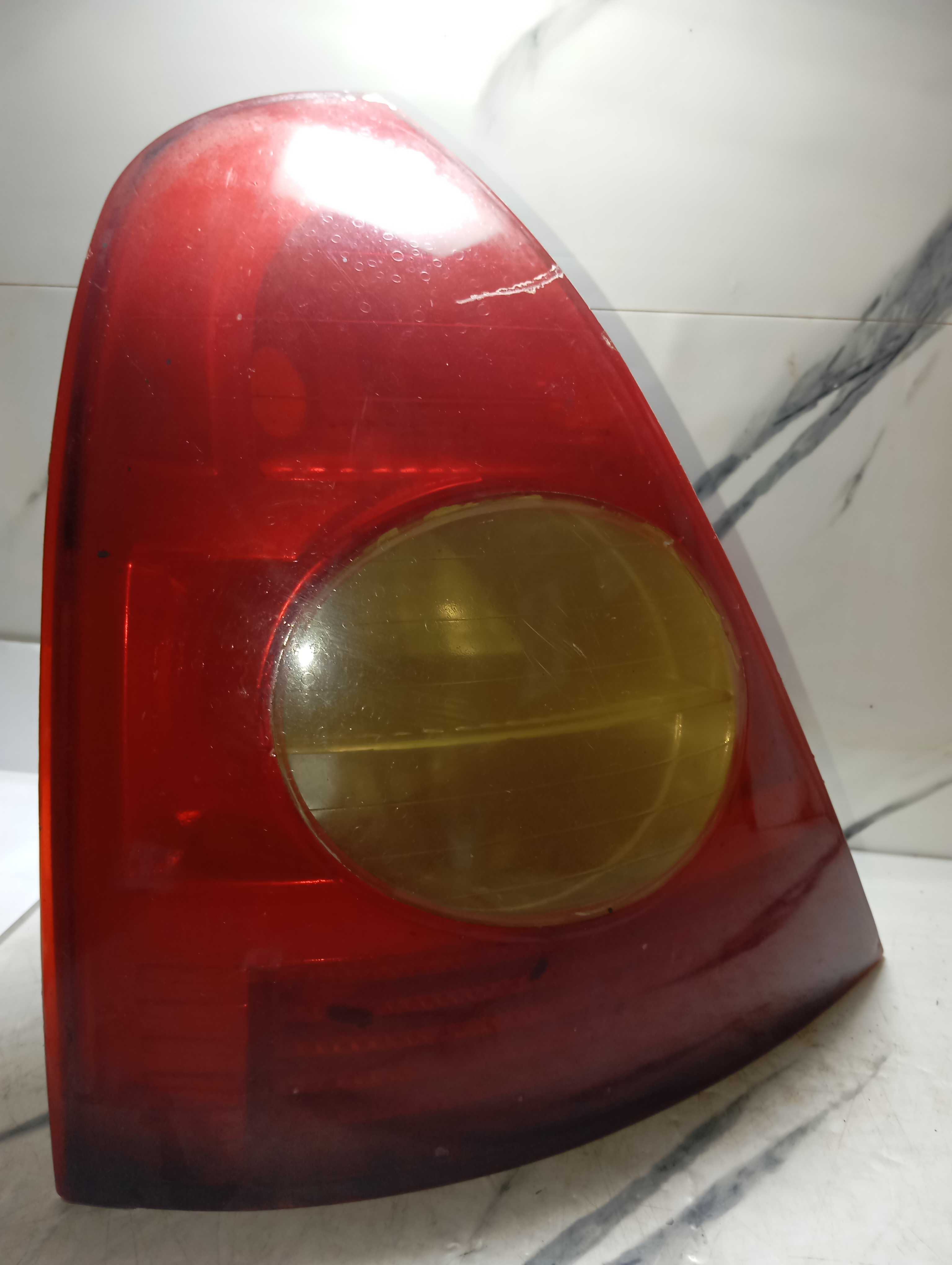 Lanterna Esquerda Renault Clio 2004 Com Detalhe