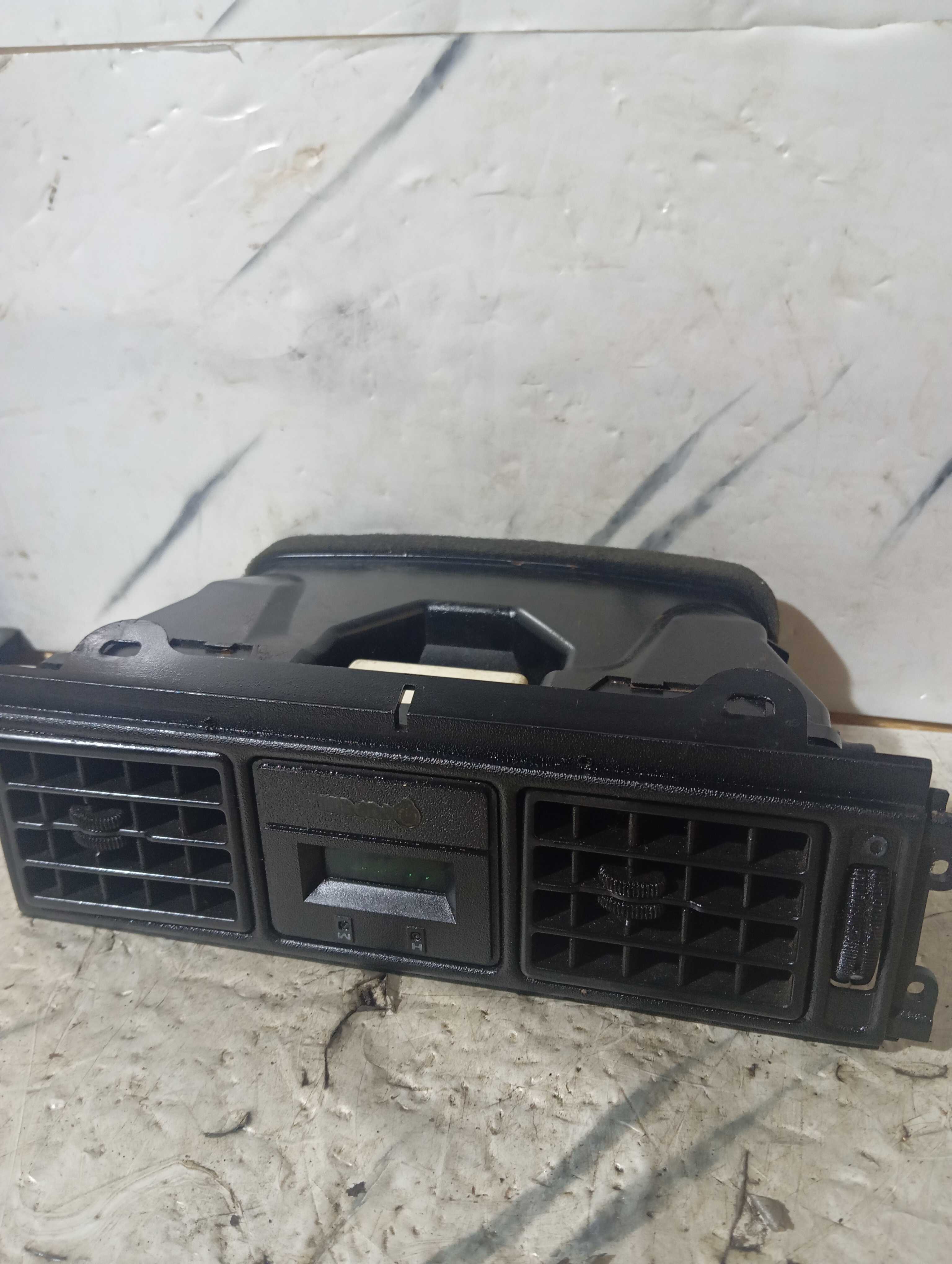 Difusor Ar Central Painel Saída Gm Kadett C/relógio Digital