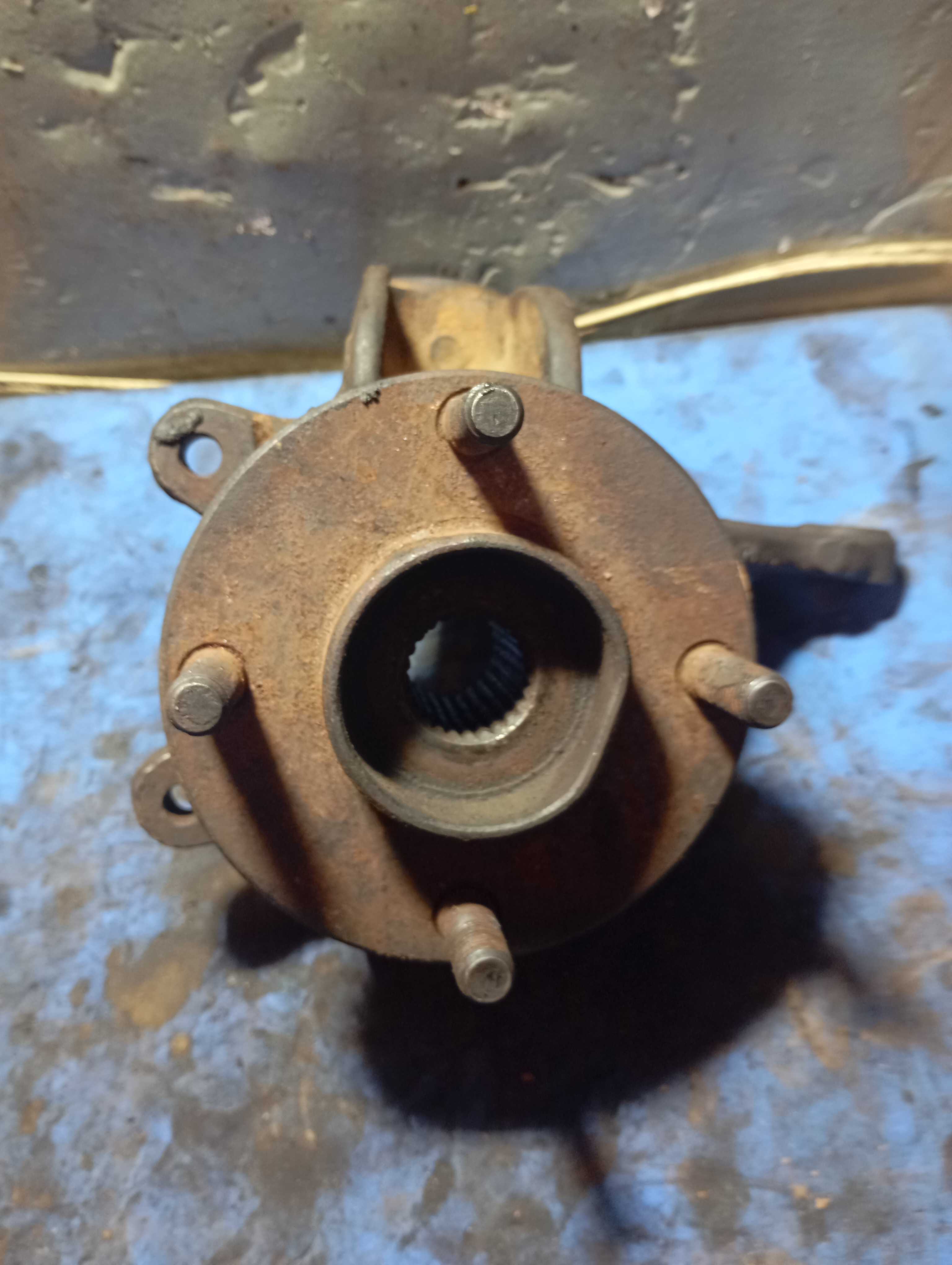 Montante Cubo Dianteiro Esquerdo Ford Fiesta 1998 2000 2002