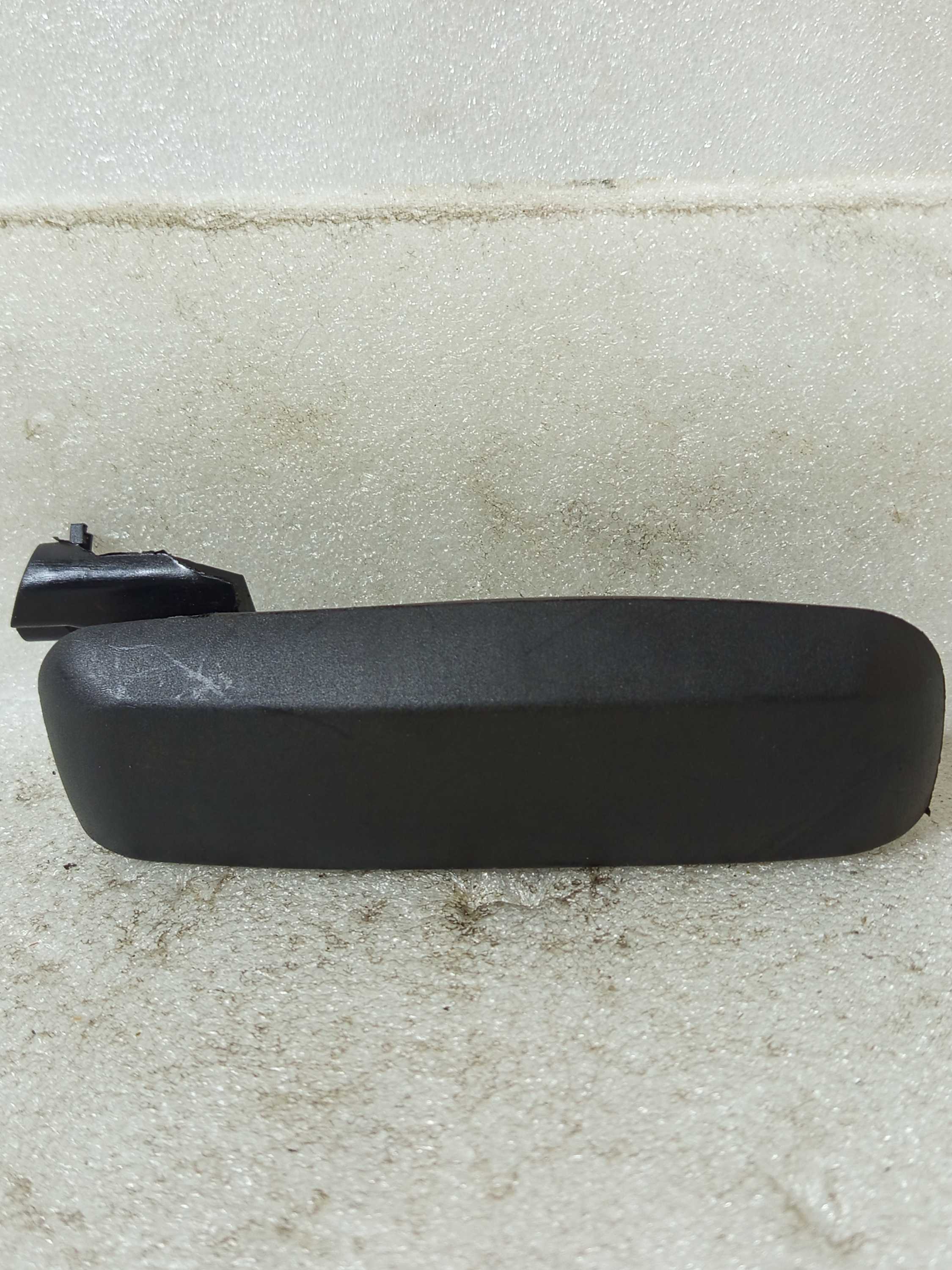 Maçaneta da porta traseira esquerda Fiat Uno Vivace ano 2012