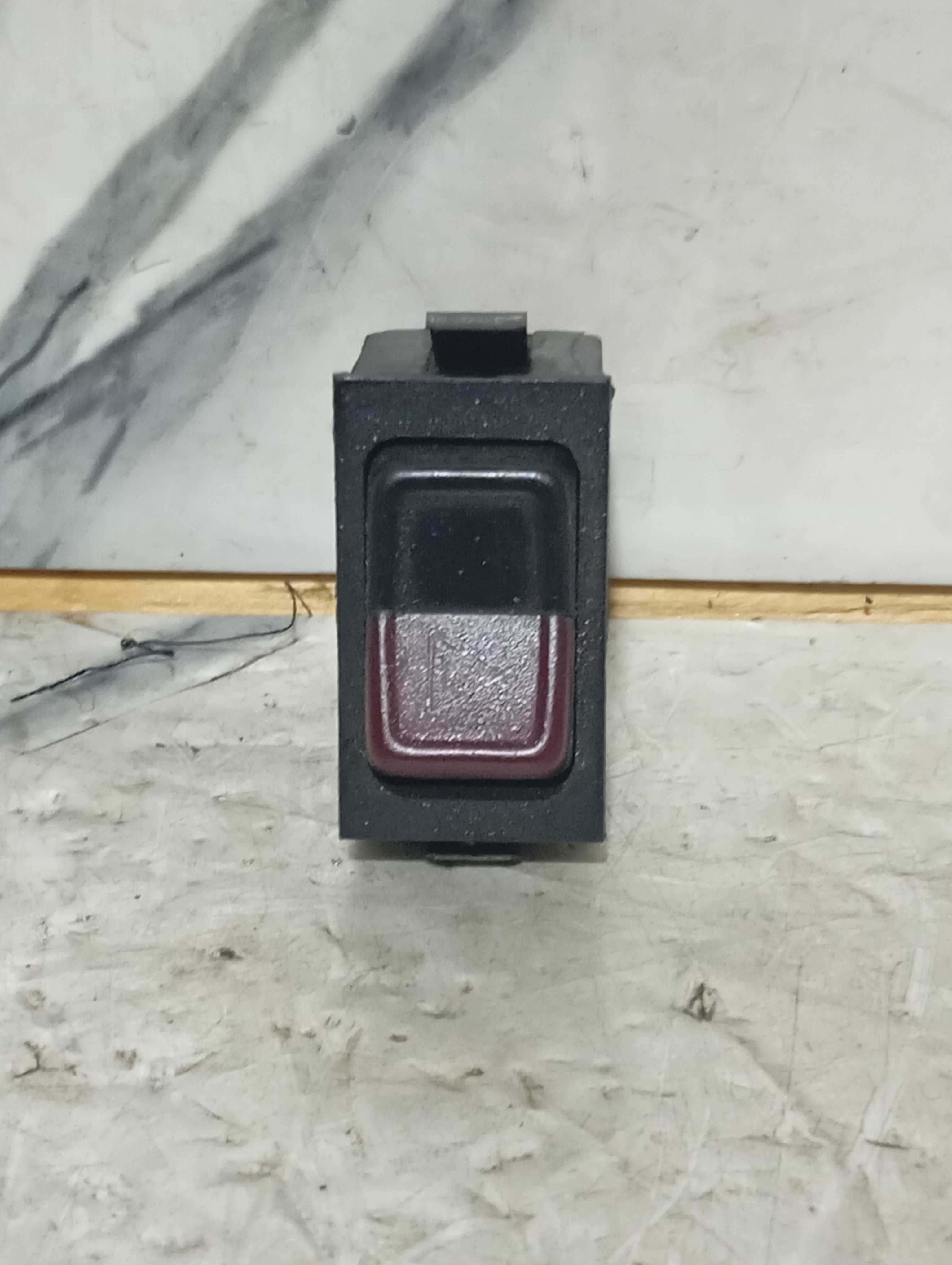 Botão Pisca Alerta Interruptor Cl Vw Gol Voyage 1984 A 1994