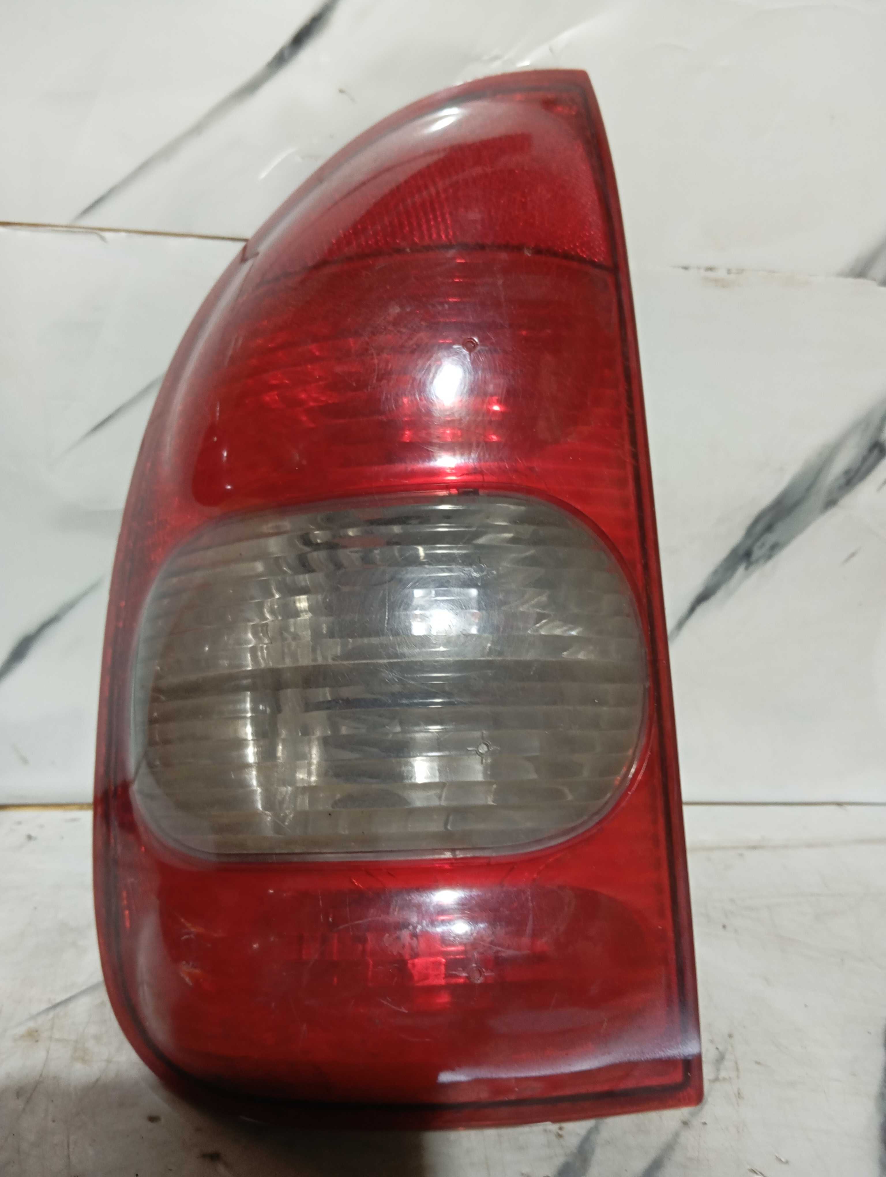Lanterna Traseira Corsa Hatch 2001 A 2005 Com Danos