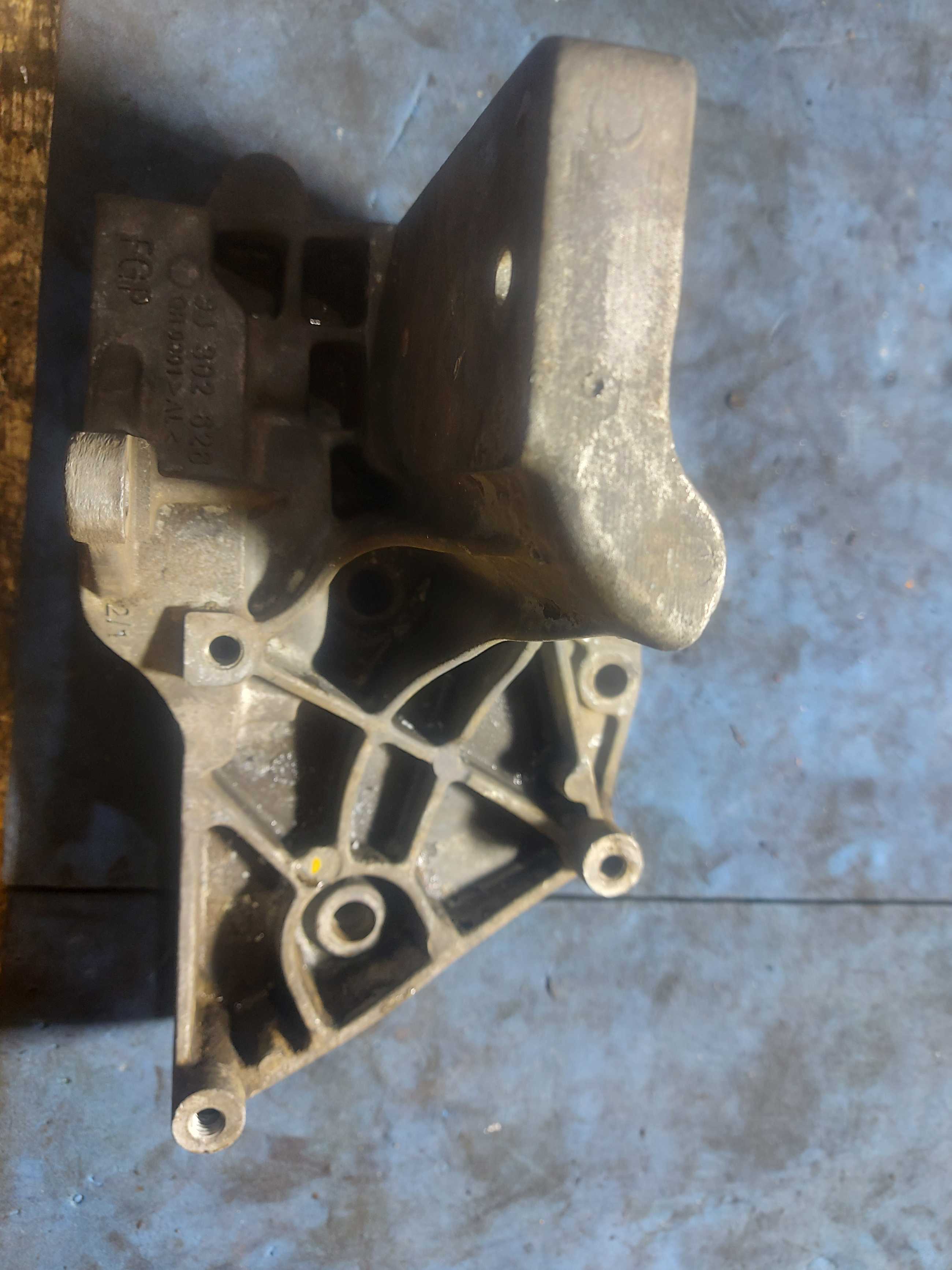 Suporte Compressor Bomba Direção Ar Cors Montana 2003 A 2012