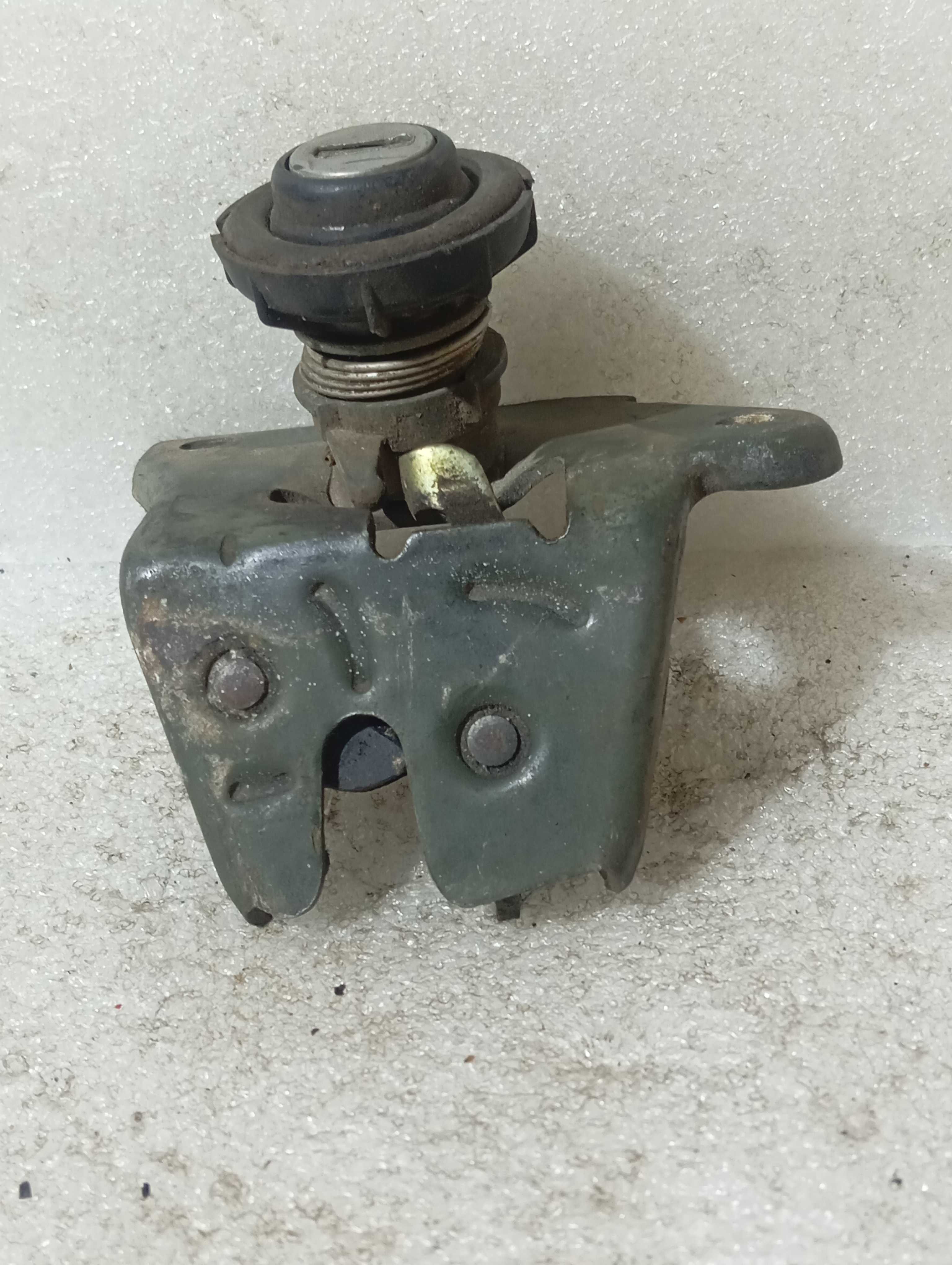 Fechadura da tampa traseira Fiat Palio 97 a 2001