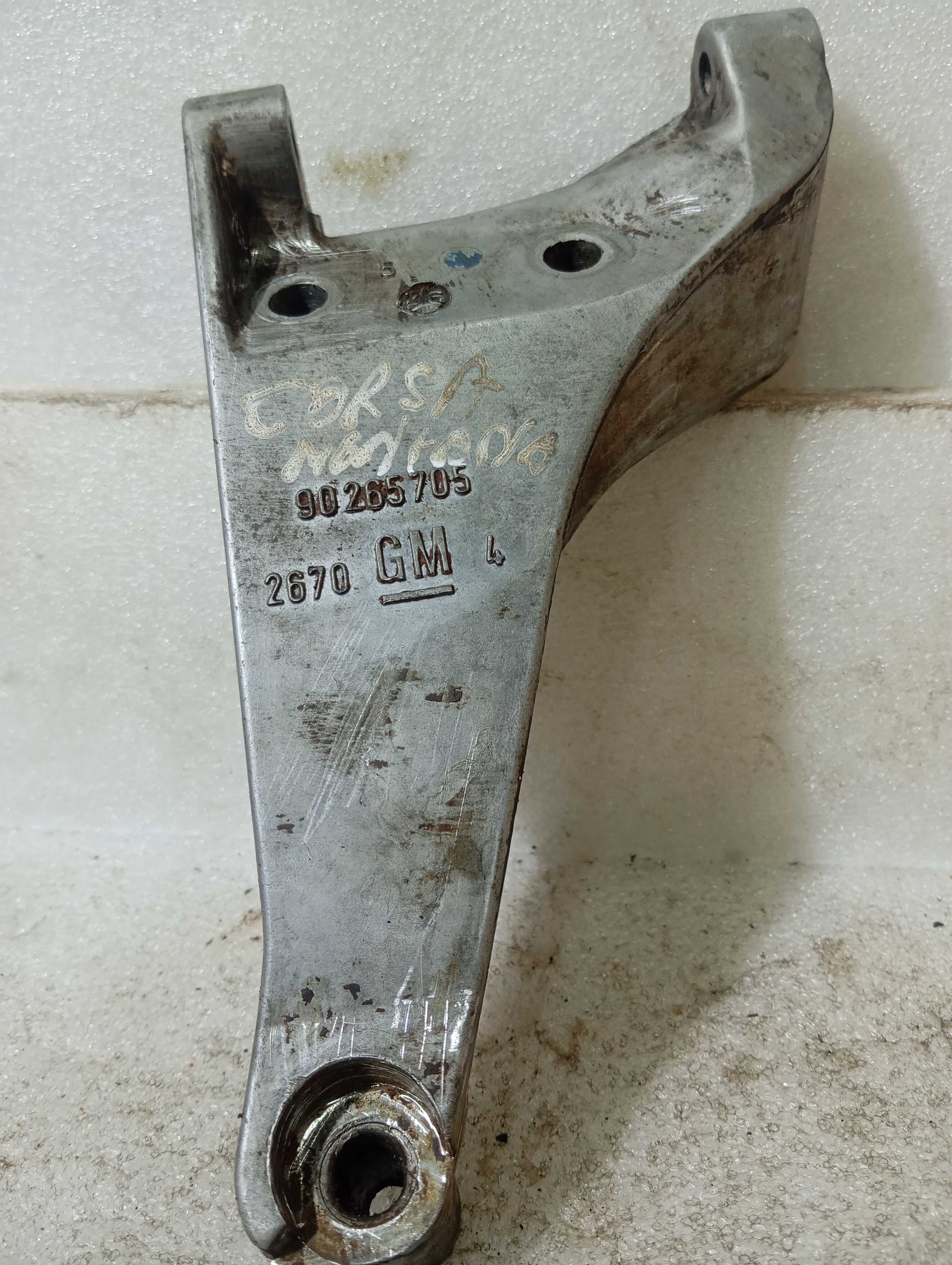 Suporte alternador 2.0 gm kadett corsa montana 2012