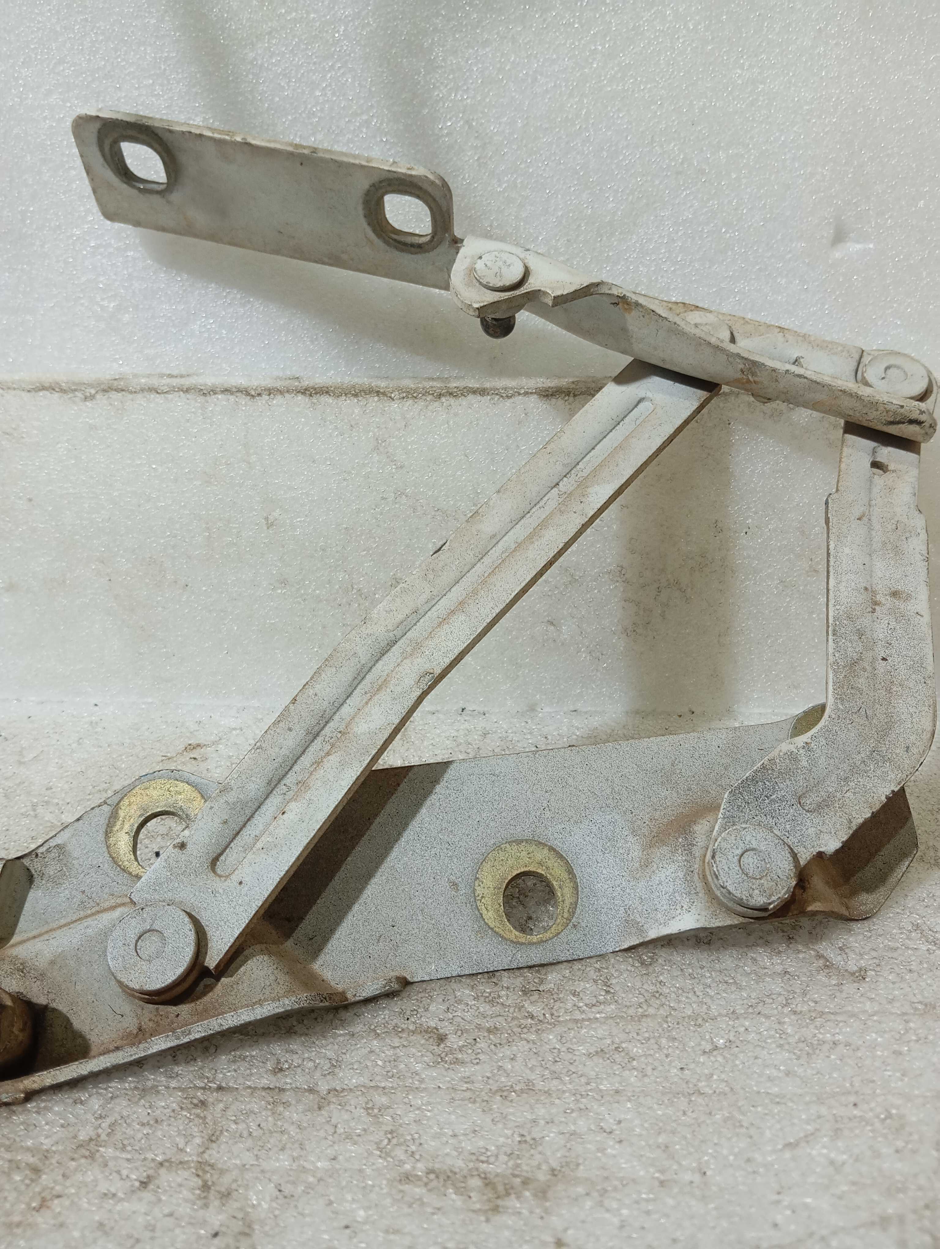 Dobradiça capô GM Vectra lado direito ano 99/00/01/02/03