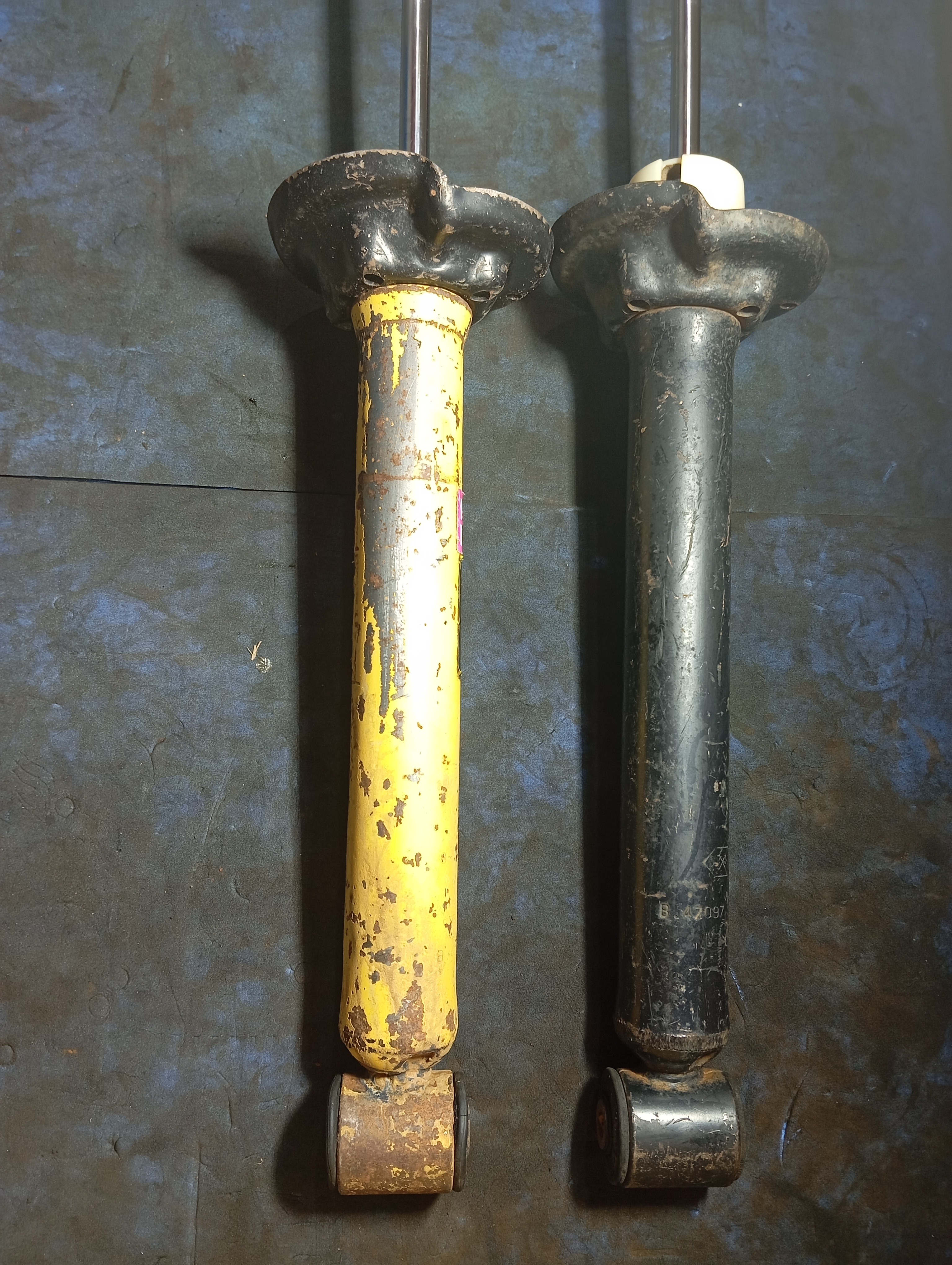 Par Amortecedor Traseiro Vw Gol Saveiro Parati Voyage Usado