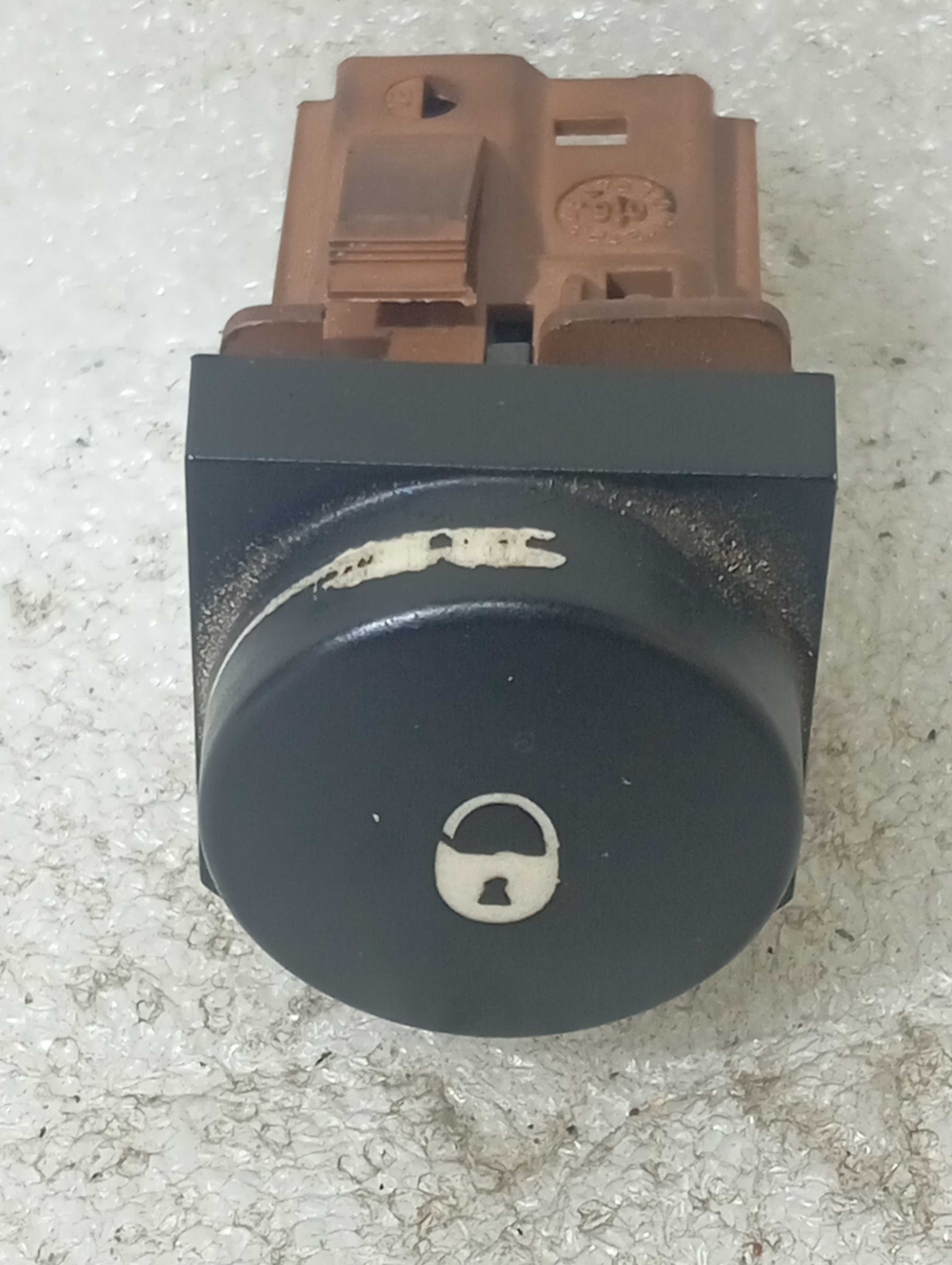 Botão trava e destrava central Citroen Xsara Picasso 2003