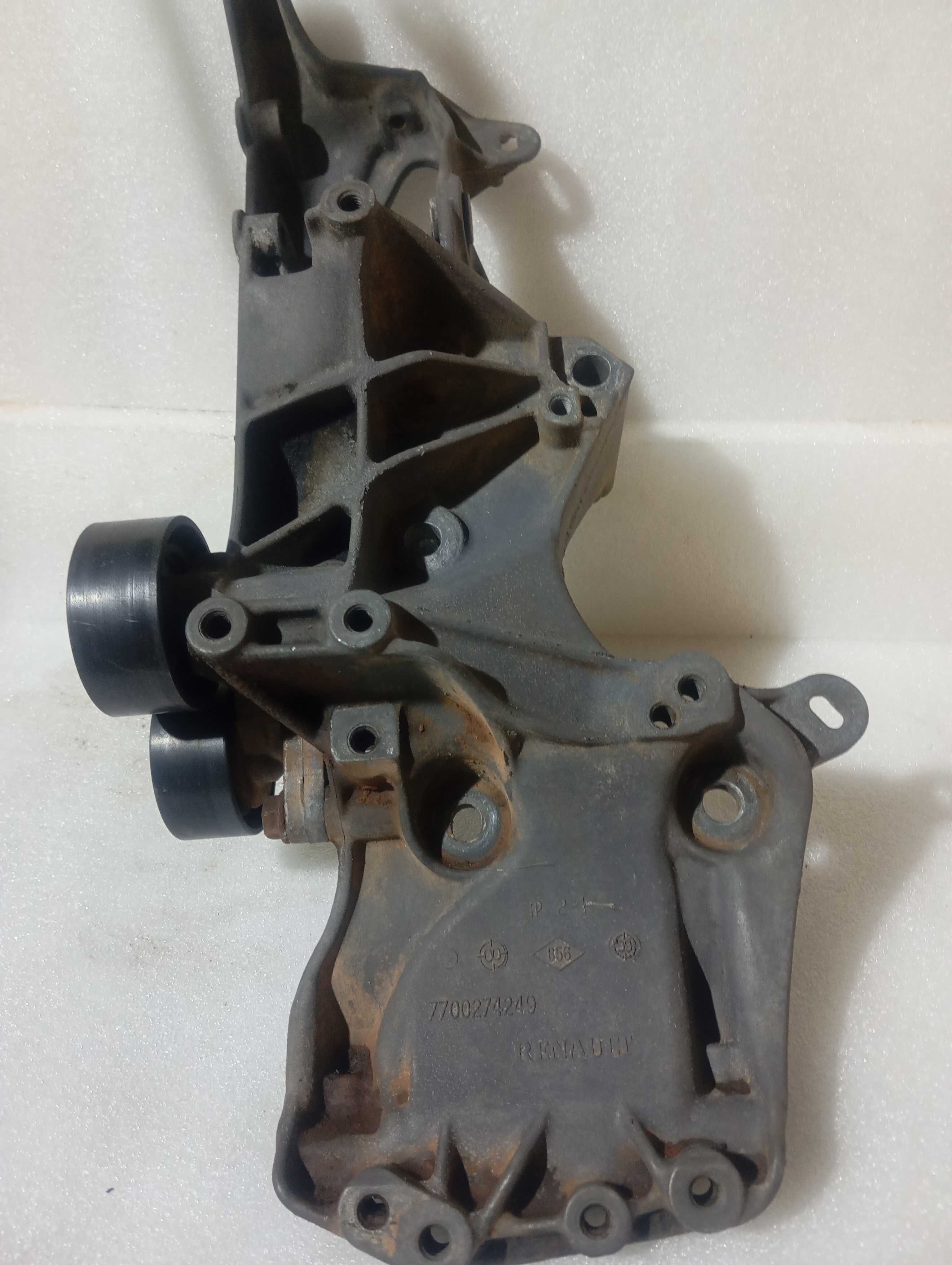 Suporte Alternador Compressor 1.6 16v Clio Scenic