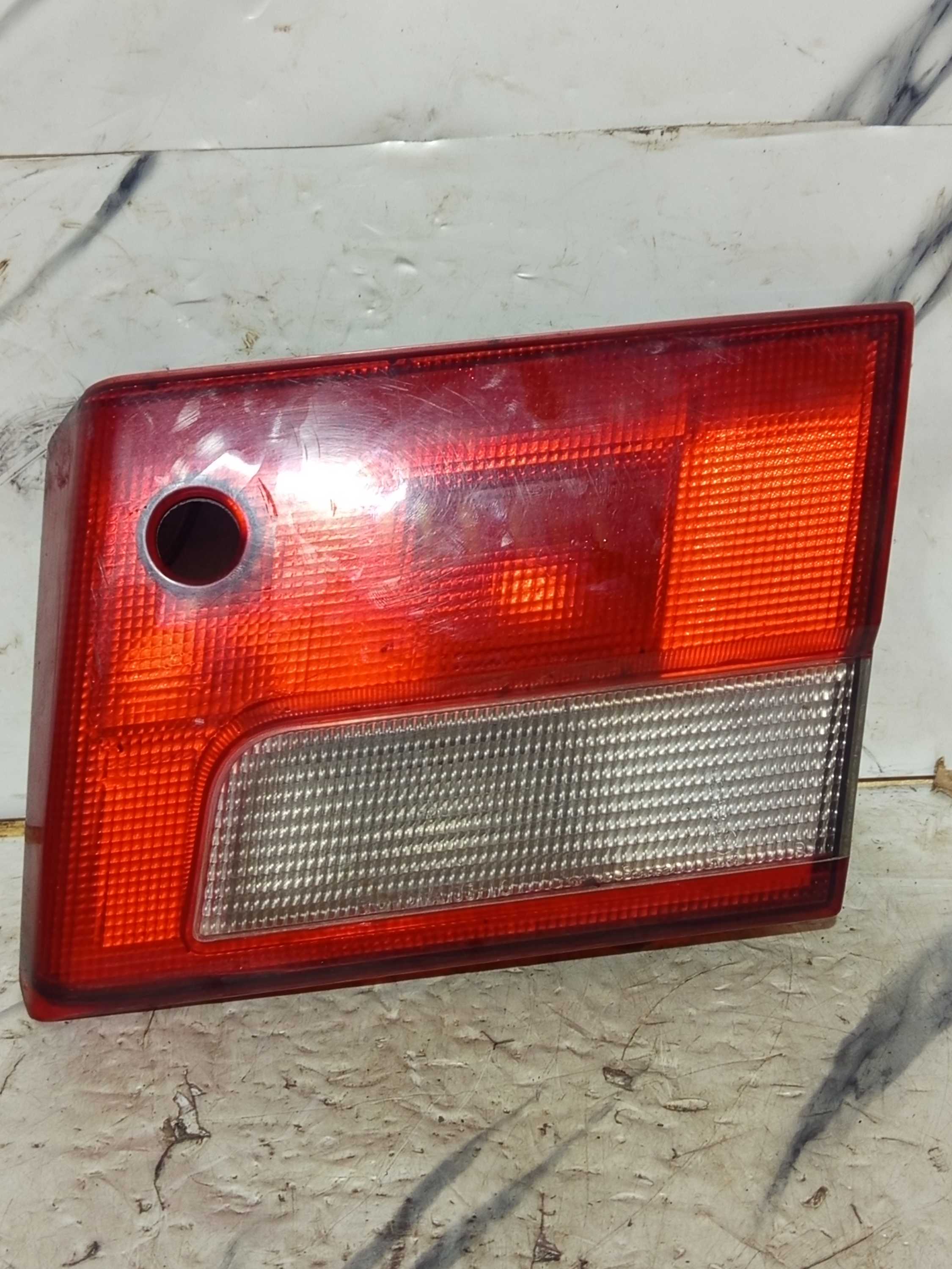 Lanterna Da Tampa Traseira Lado Direito Toyota Corona 95/96