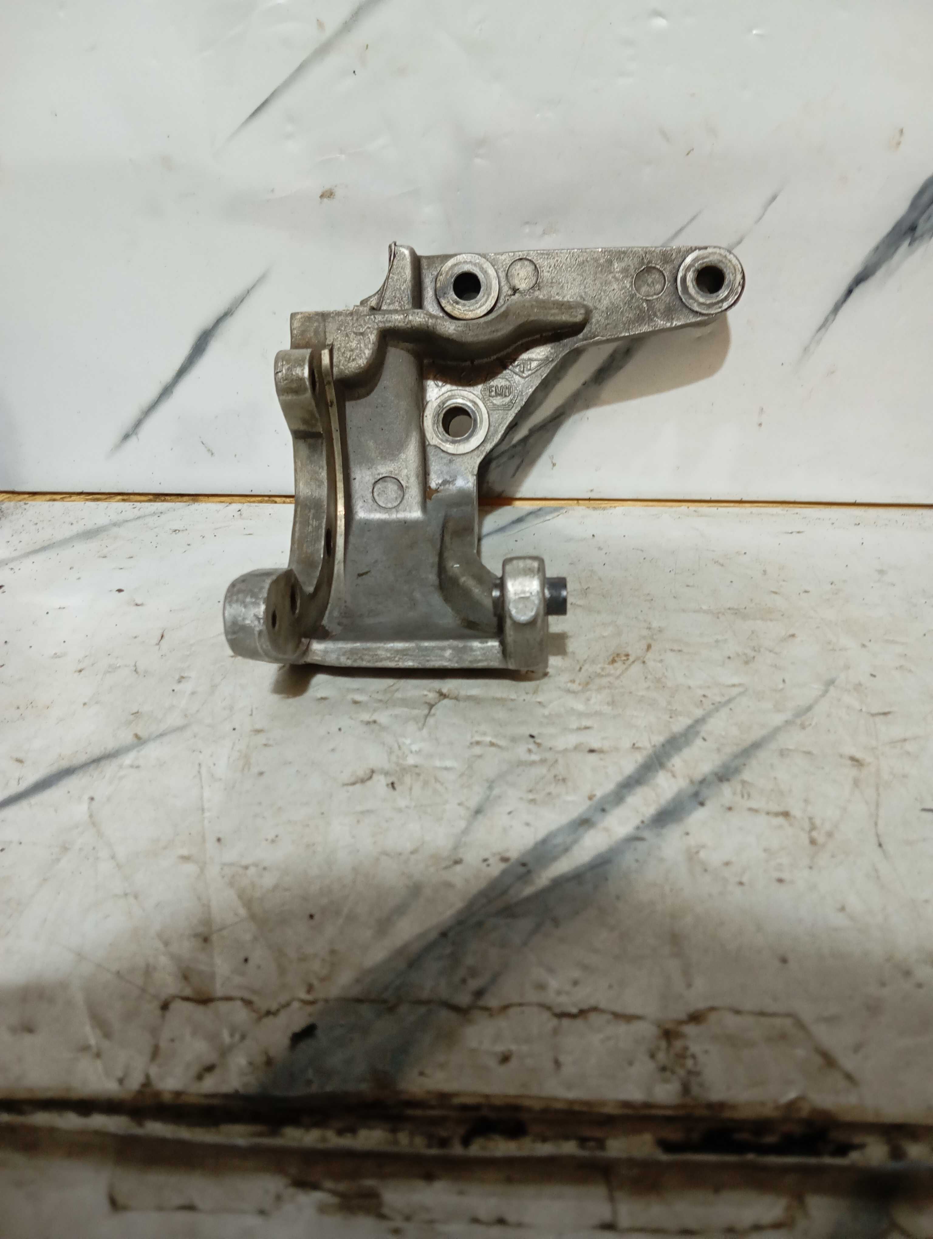 Suporte Bomba Hidráulica Direção Zetec Fo Escort 1997 A 1998