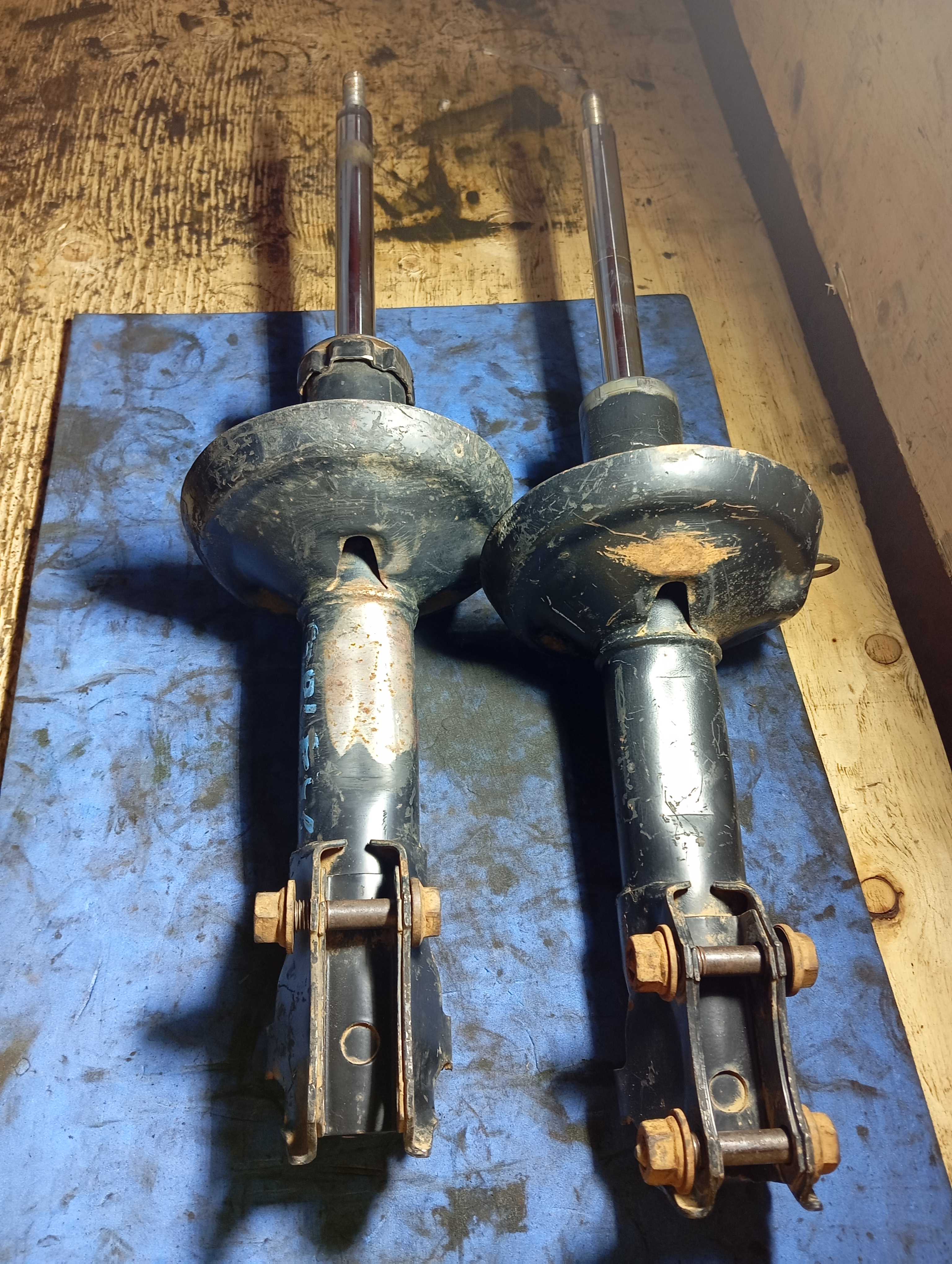 Par De Amortecedor Dianteiro Volkswagen Golf 94/98