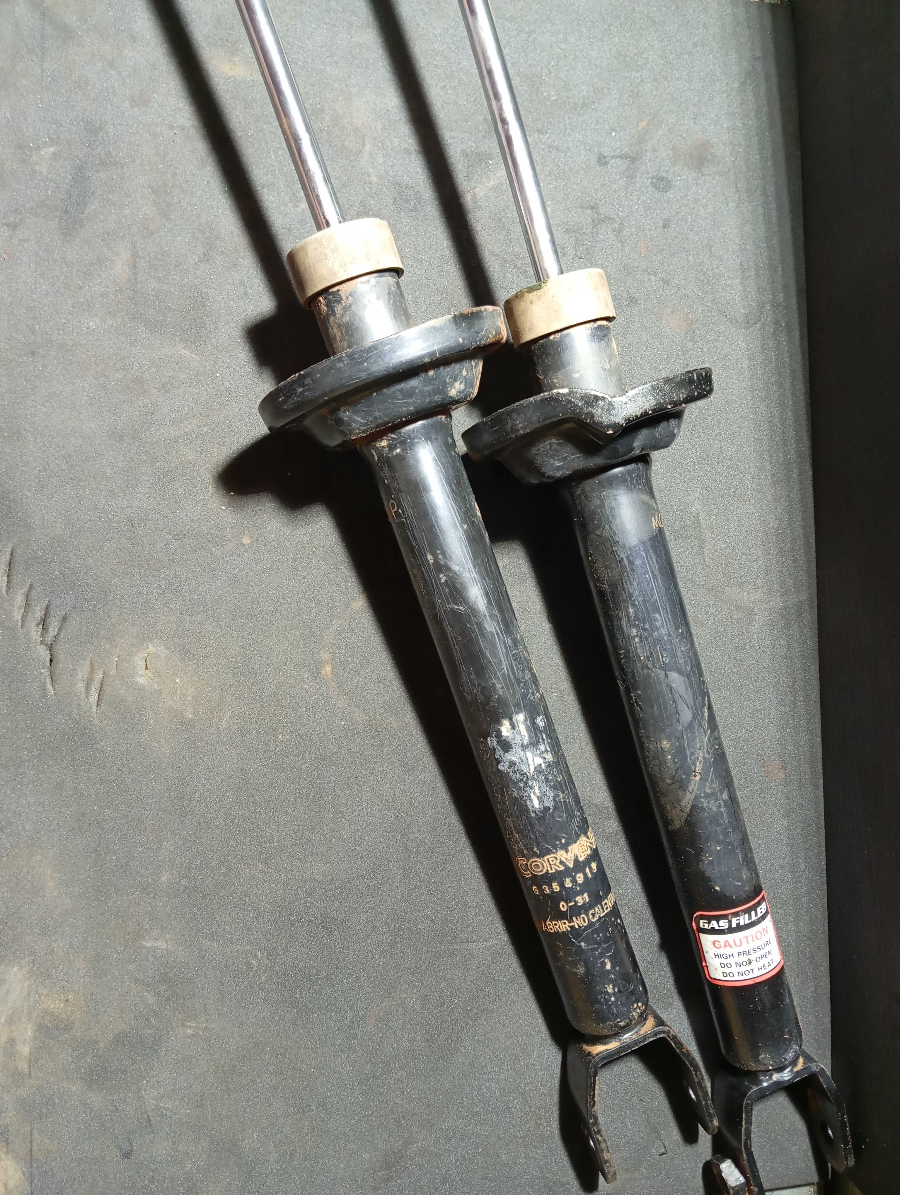 Par de amortecedor traseiro Ford Fiesta 99/2001