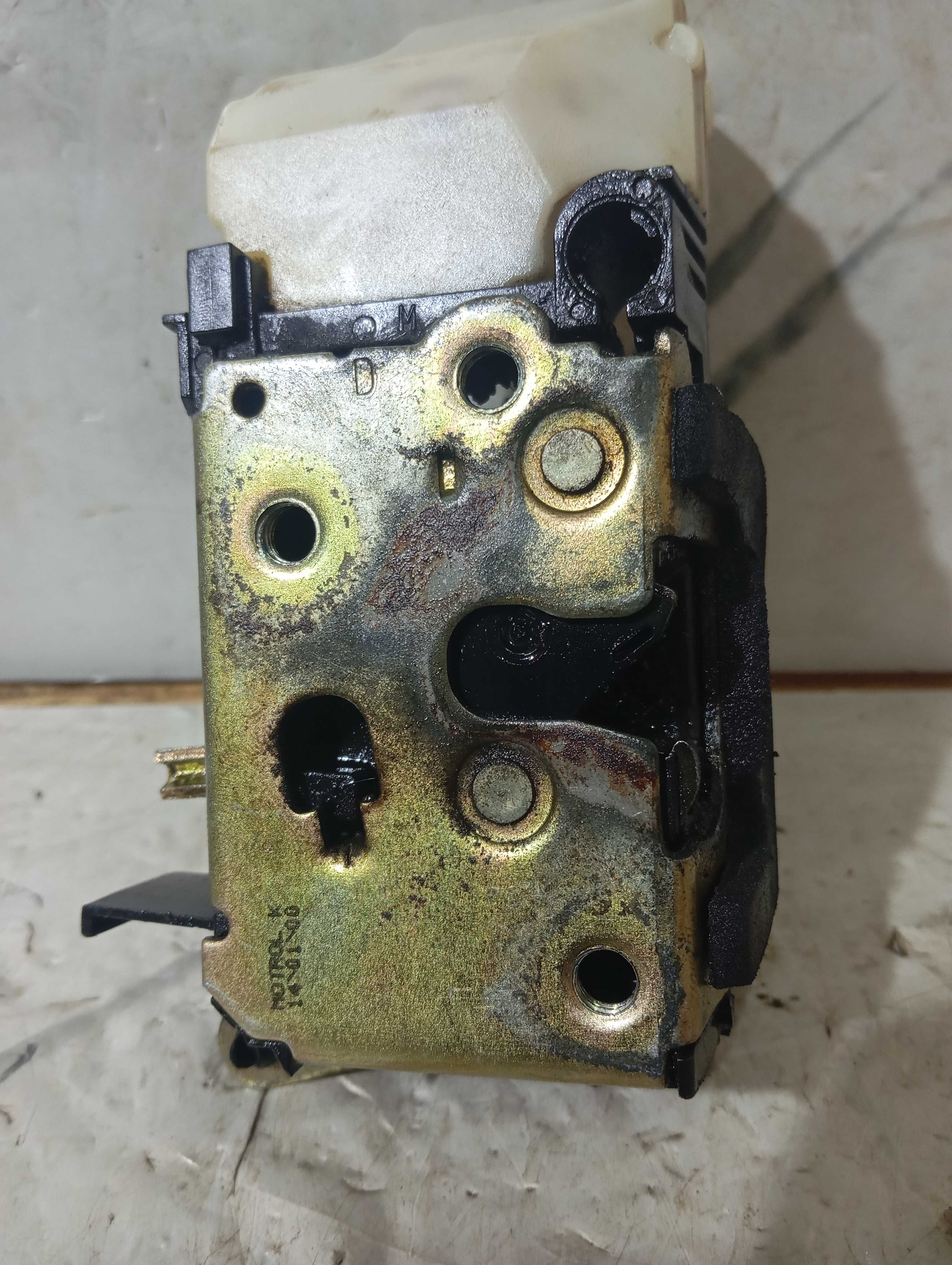 Fechadura Da Porta Dianteira Direita Fiat Palio Siena Strada