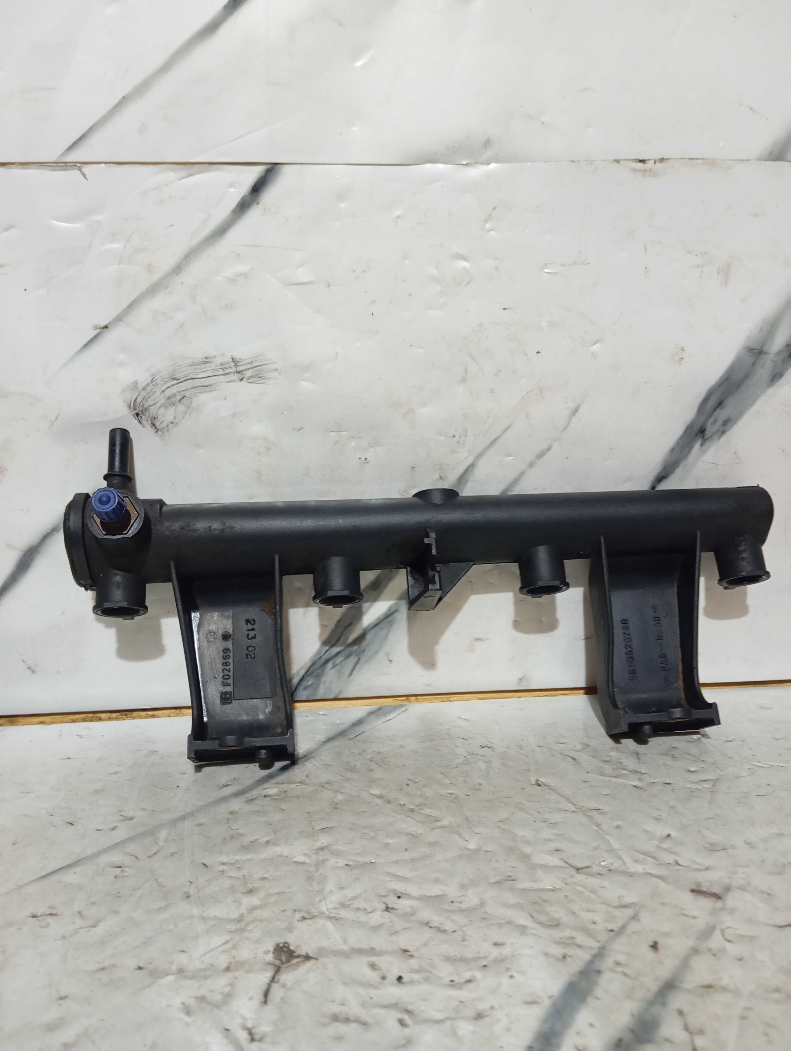 Flauta Bico Combustível Injetor 16v Peugeot 206 2001 A 2005