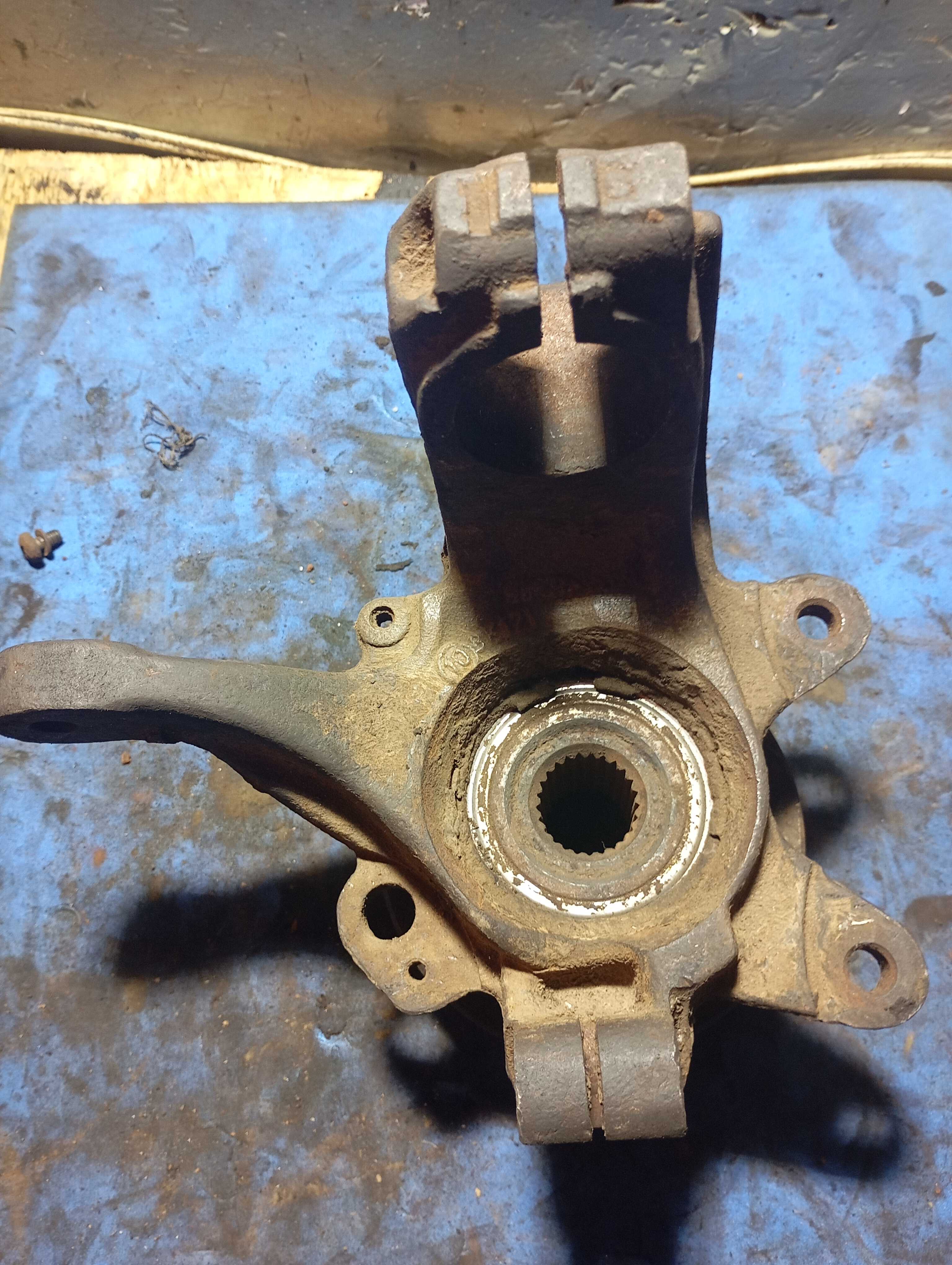 Montante Cubo Dianteiro Direito Ford Fiesta 1998 2000 2002