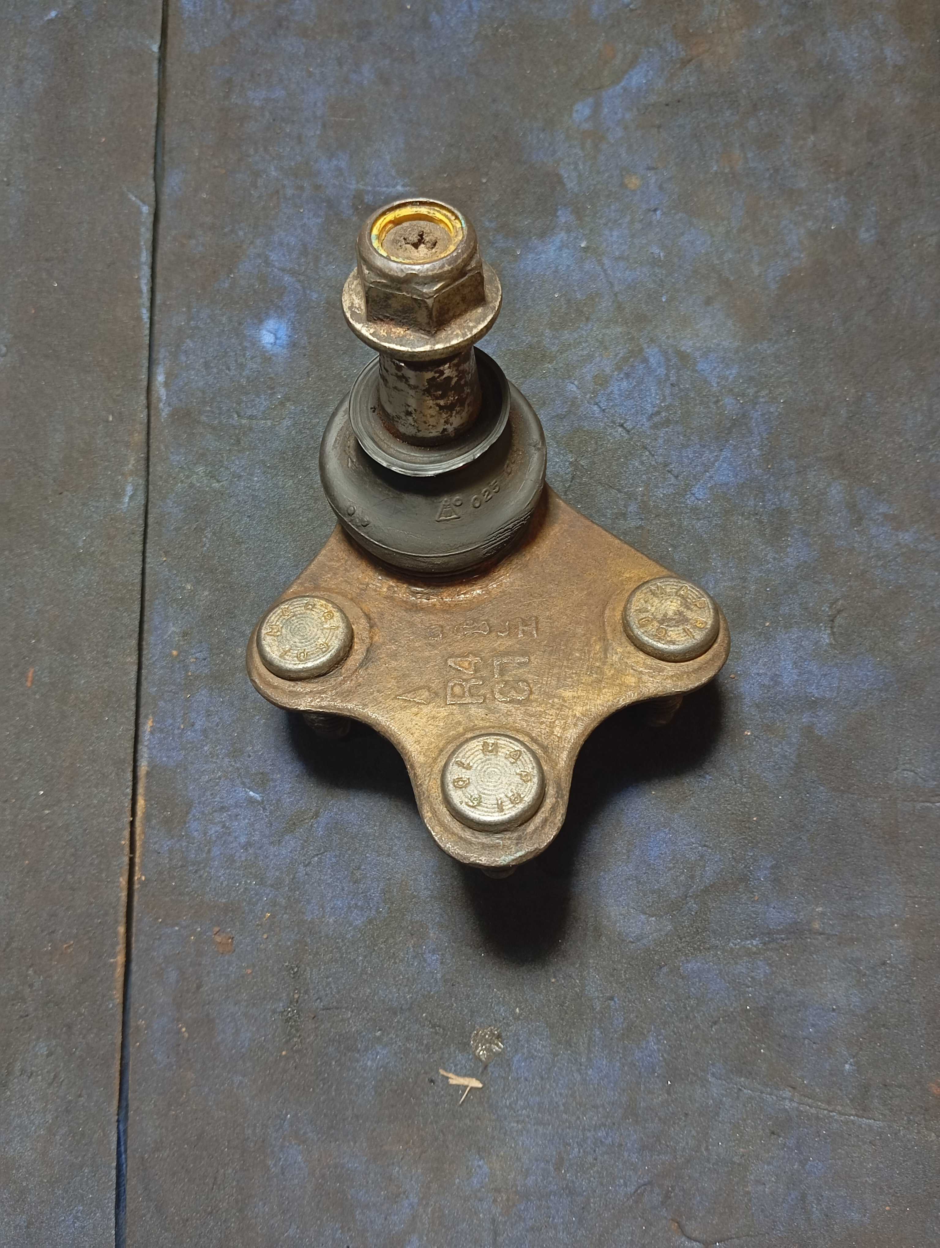 Pivo Suspensão Dianteira Lado Direito Vw Gol Voyage 1.0 3cc