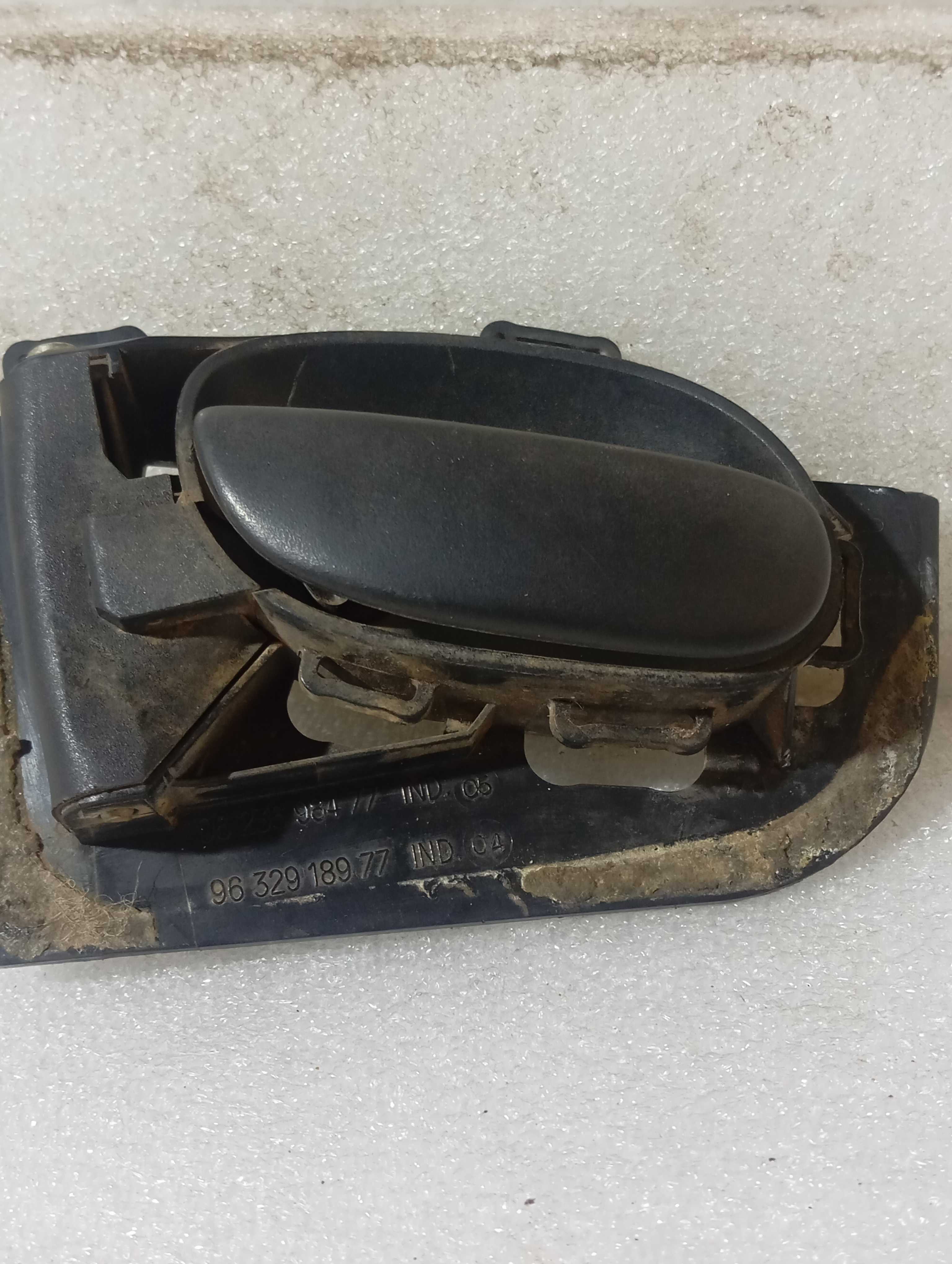 Maçaneta interna puxador esquerdo 20 peugeot 206