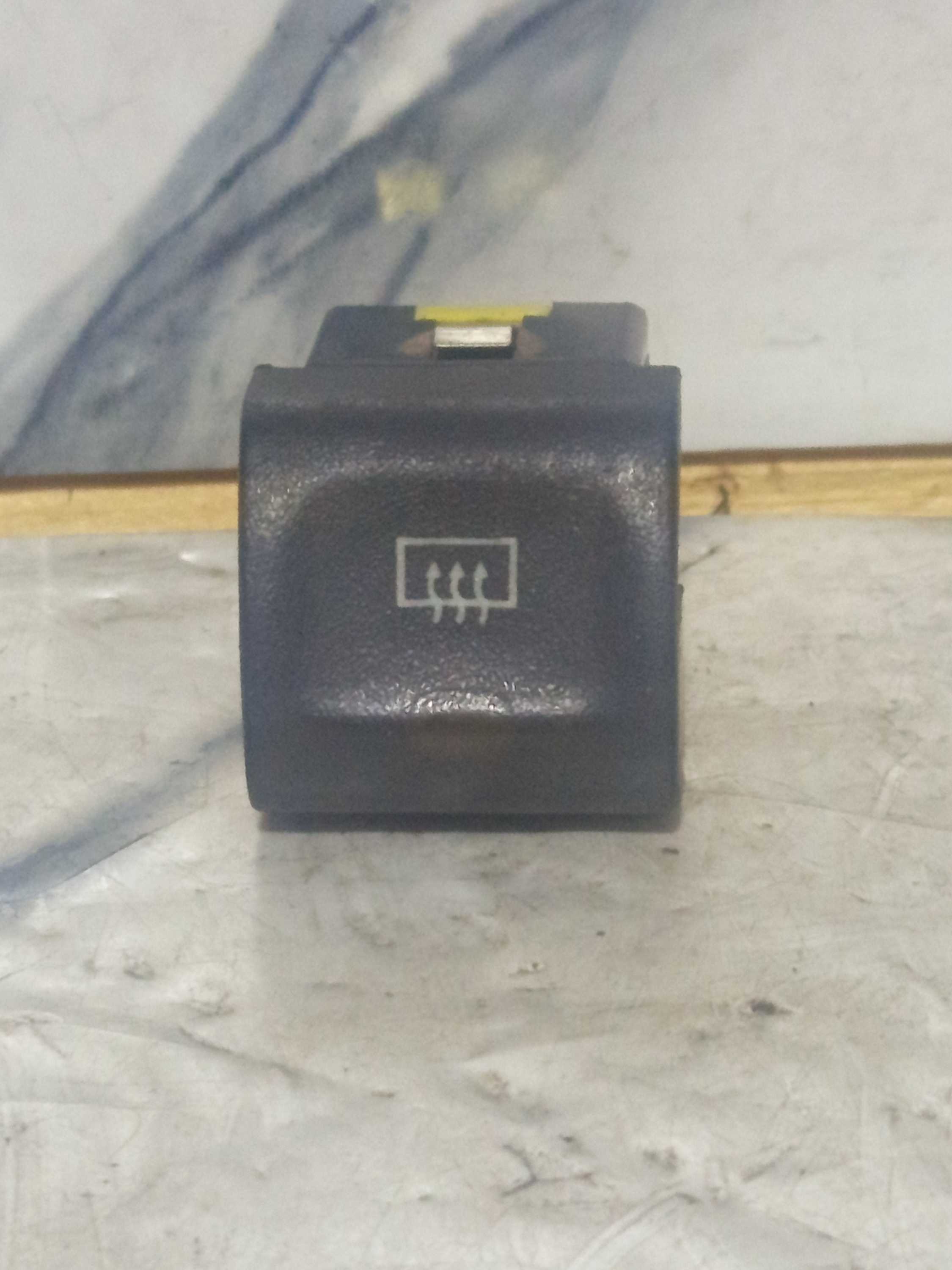 Botão Desembaçador Traseiro Gm Vectra 1997 A 1997