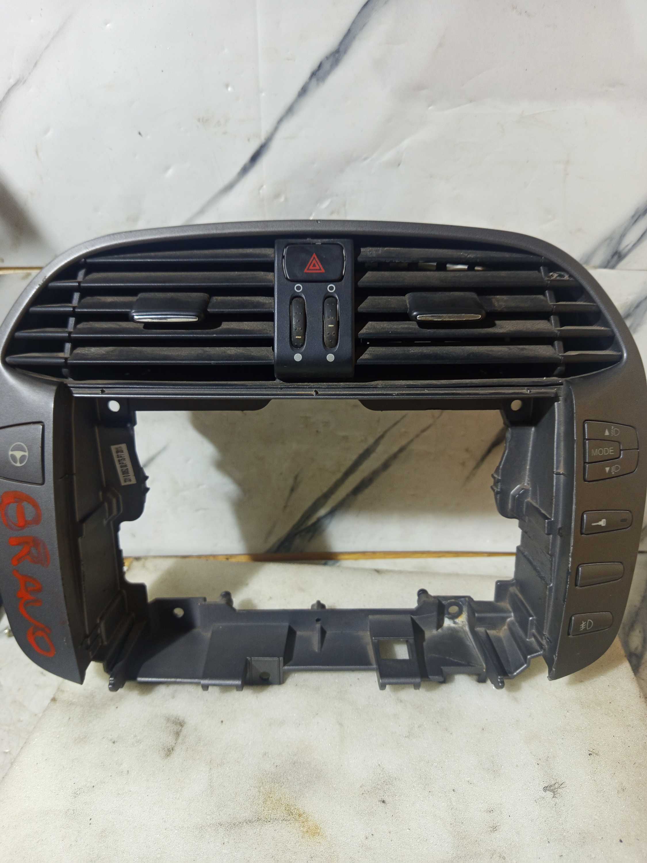 Moldura do rádio com botão de alerta fiat Bravo original