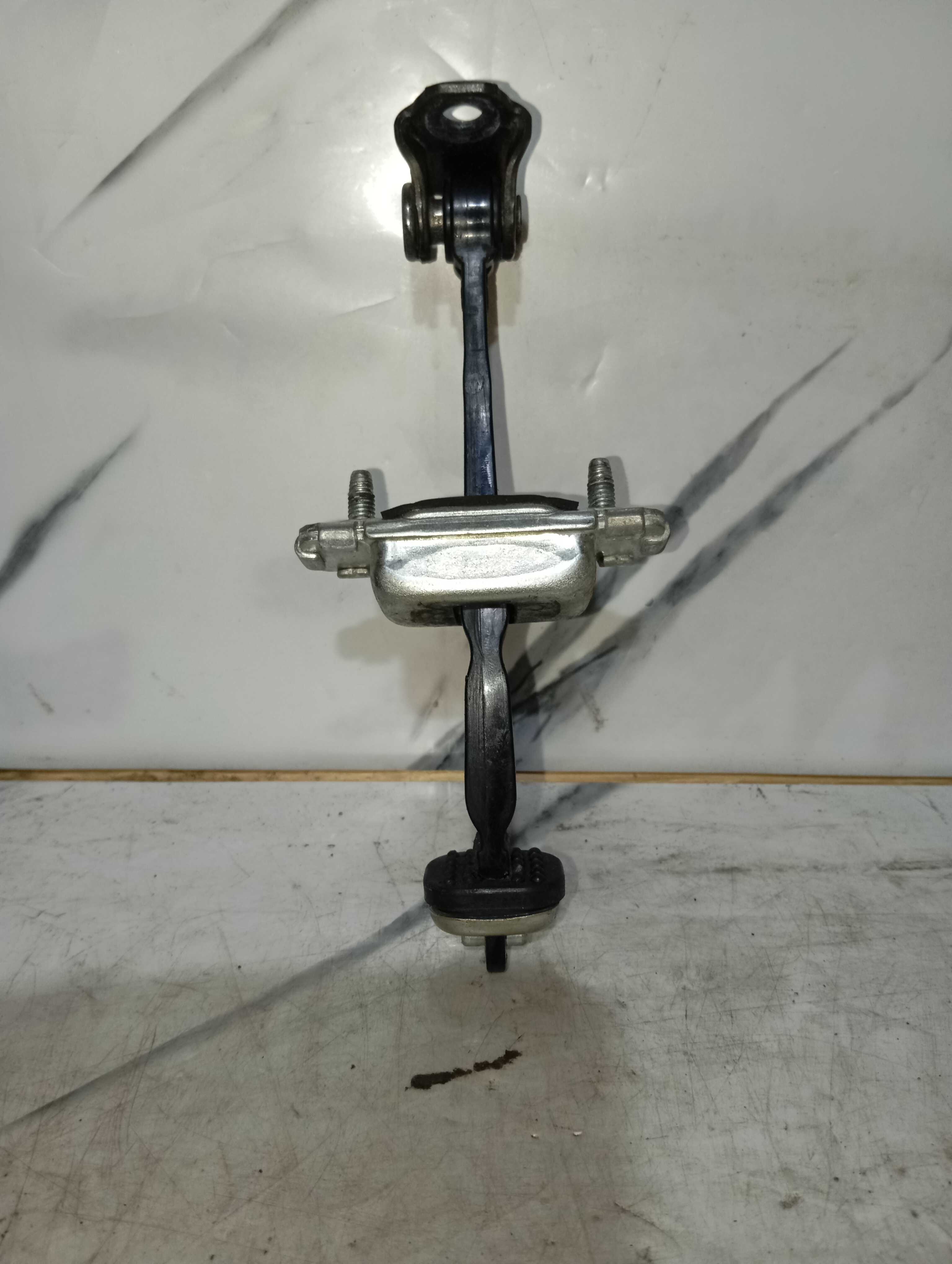 Limitador porta traseira esquerda Onix Prisma 2015 original