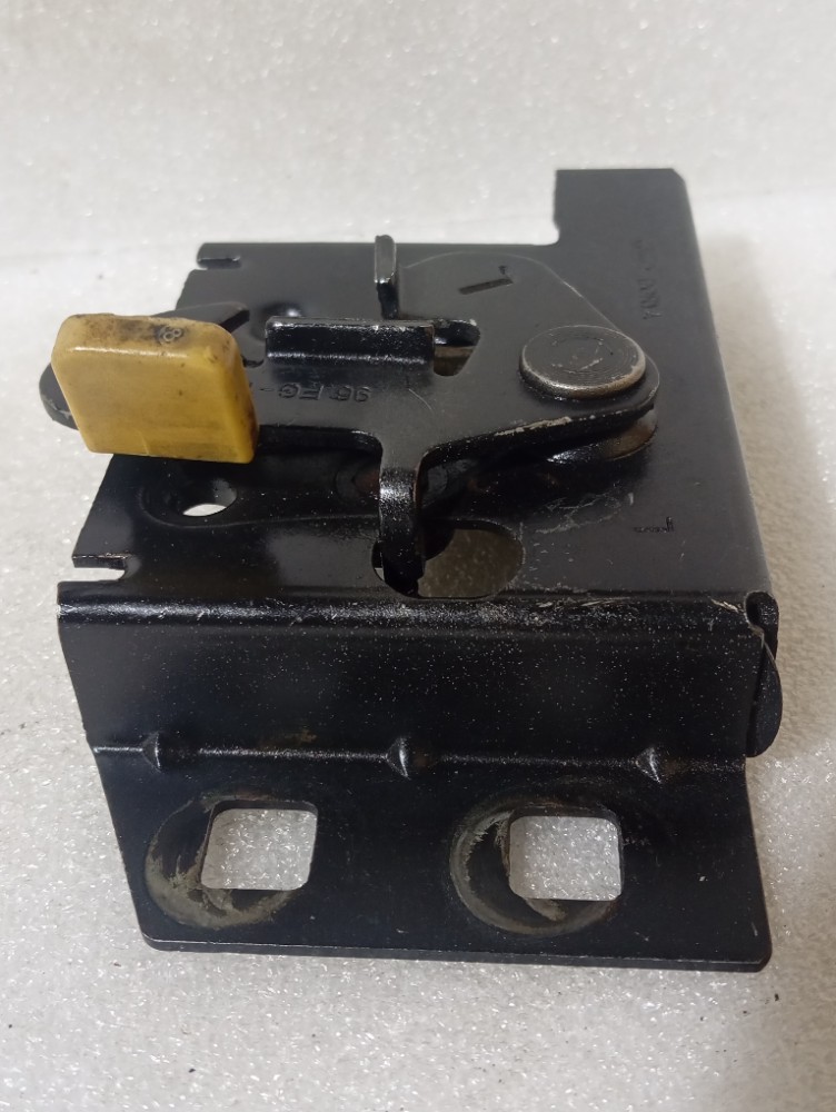 Fechadura Capo Inferior Stre Ford Courier Fiesta 1996 A 2013