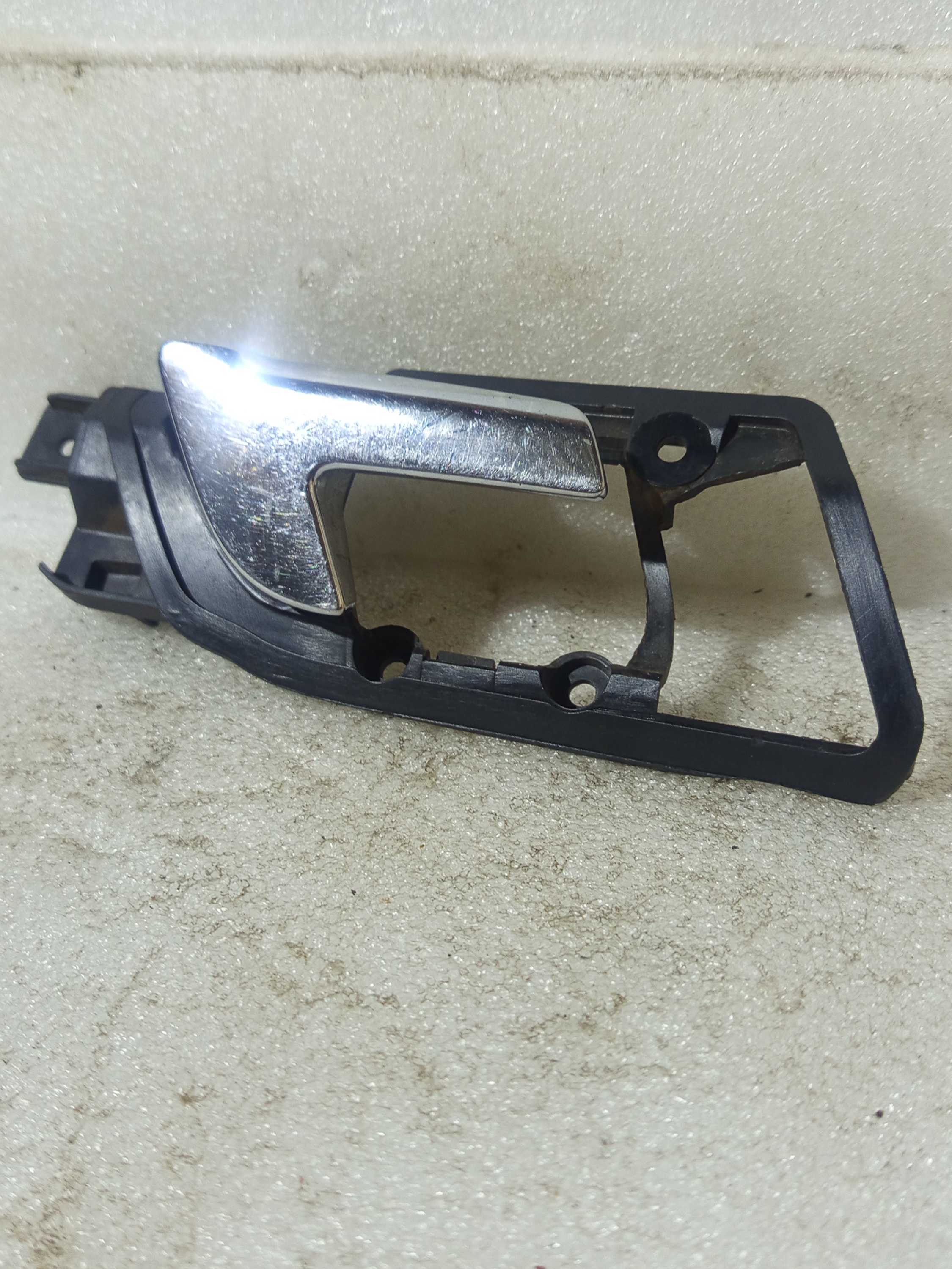 Maçaneta interna Volkswagen Polo traseira esquerda