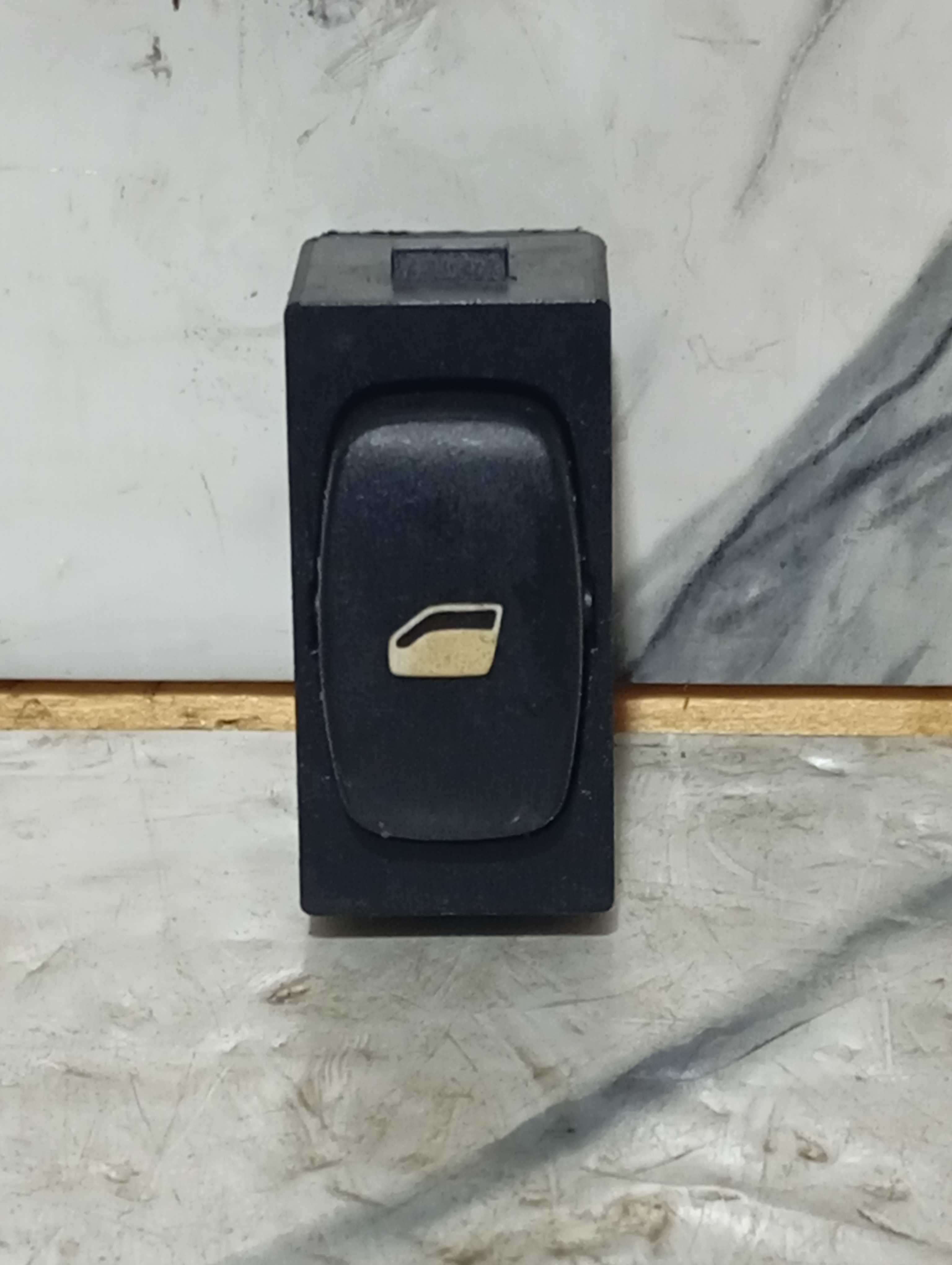 Botão vidro traseiro elétrico esquer peugeot 307 2001 a 2004