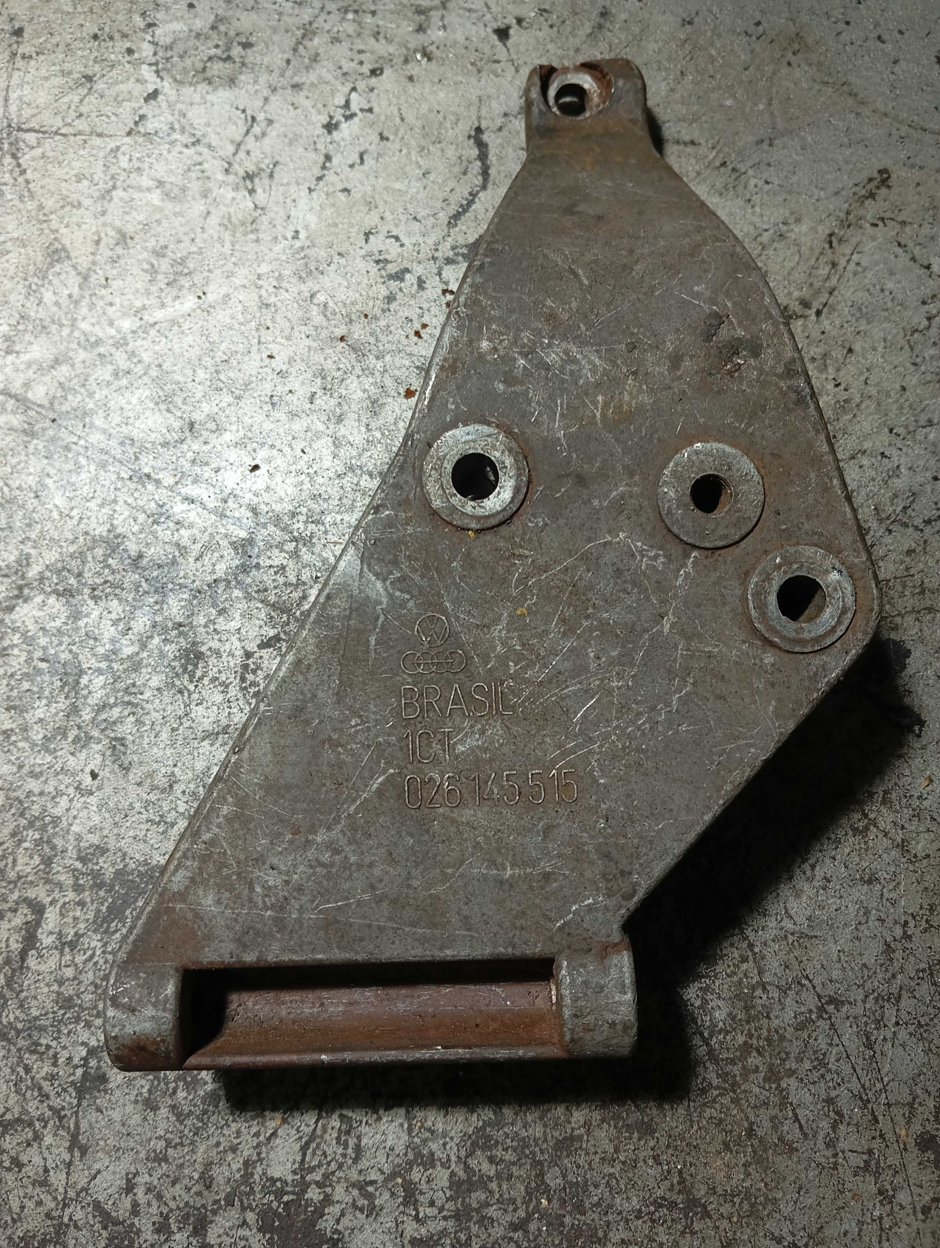 Suporte Bomba Direção Hidráulic Volkswagen Santana 1984/1995