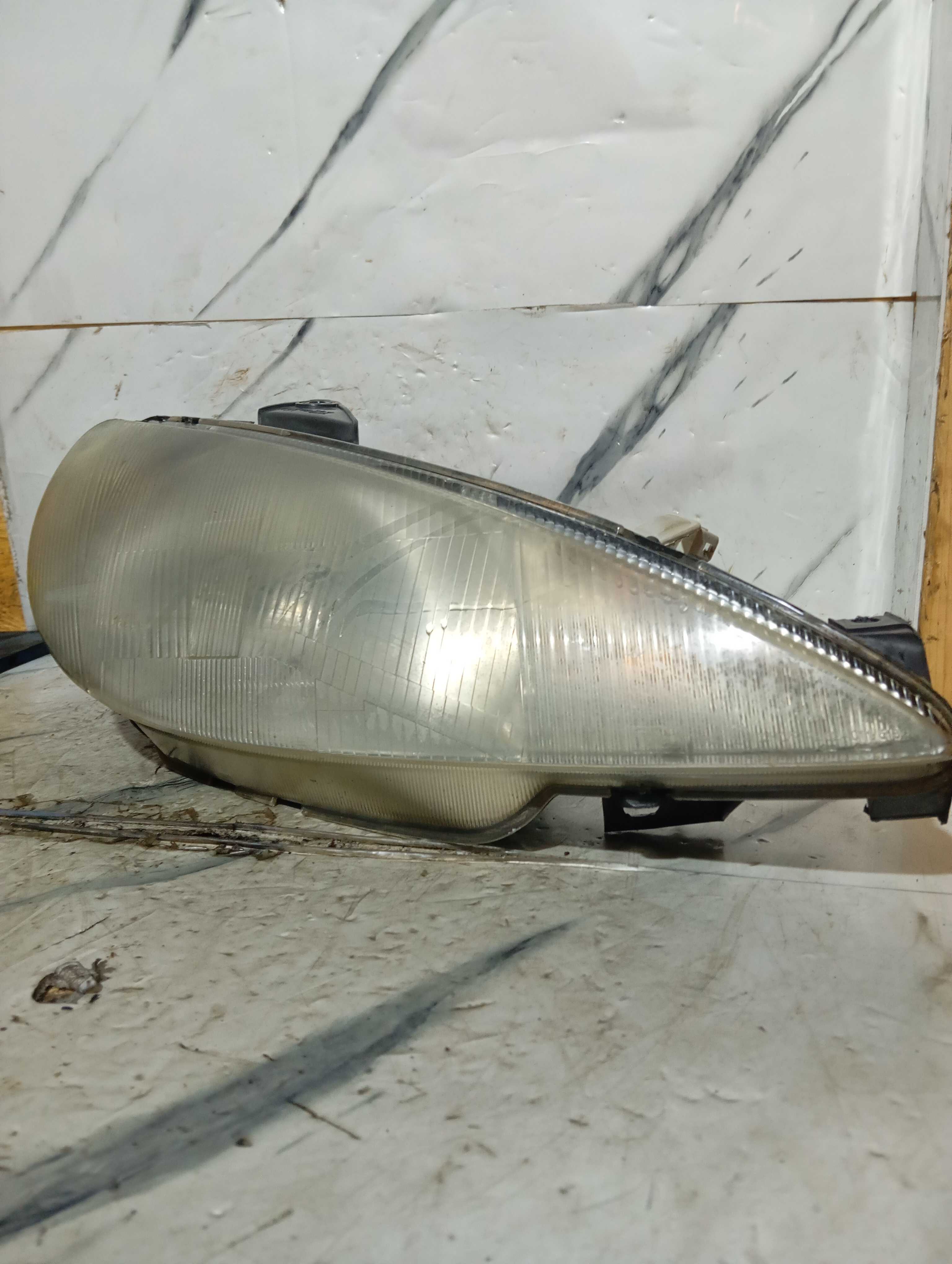 Farol Dianteiro Lado Direito Peugeot 206 Ano 2001