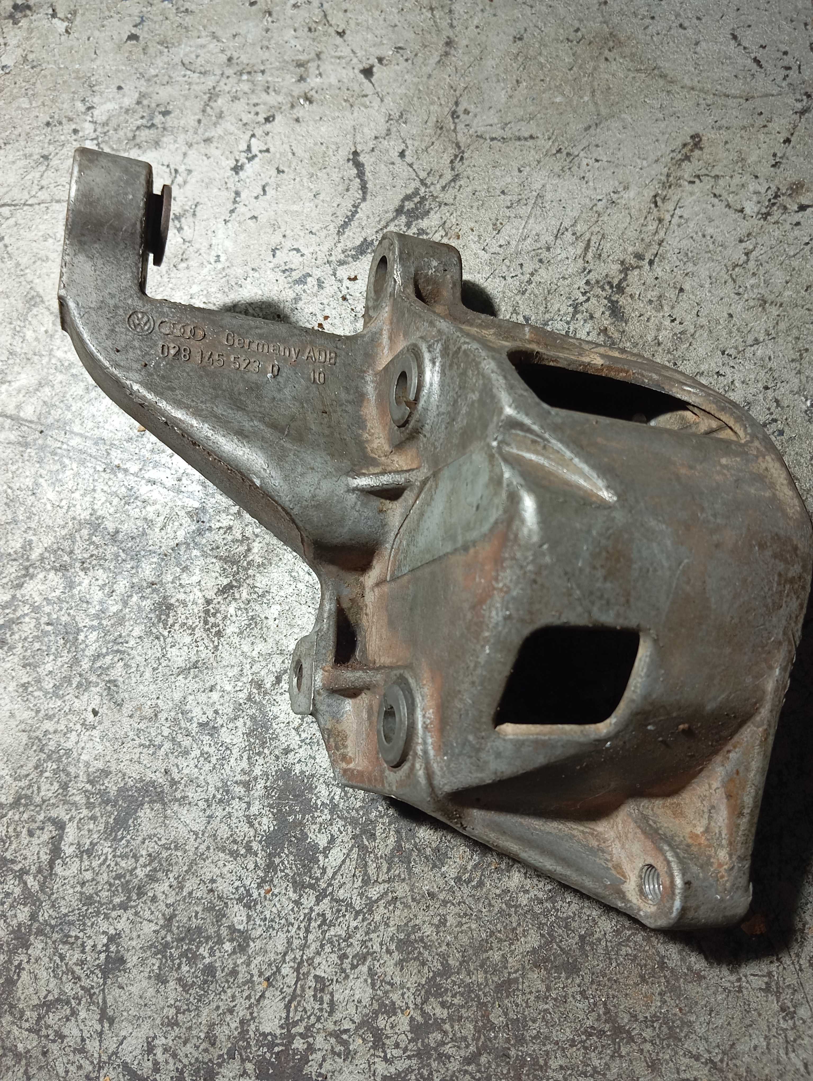 Suporte Bomba Hidráulica Direção 0281 1. Vw Golf 1994 A 1997