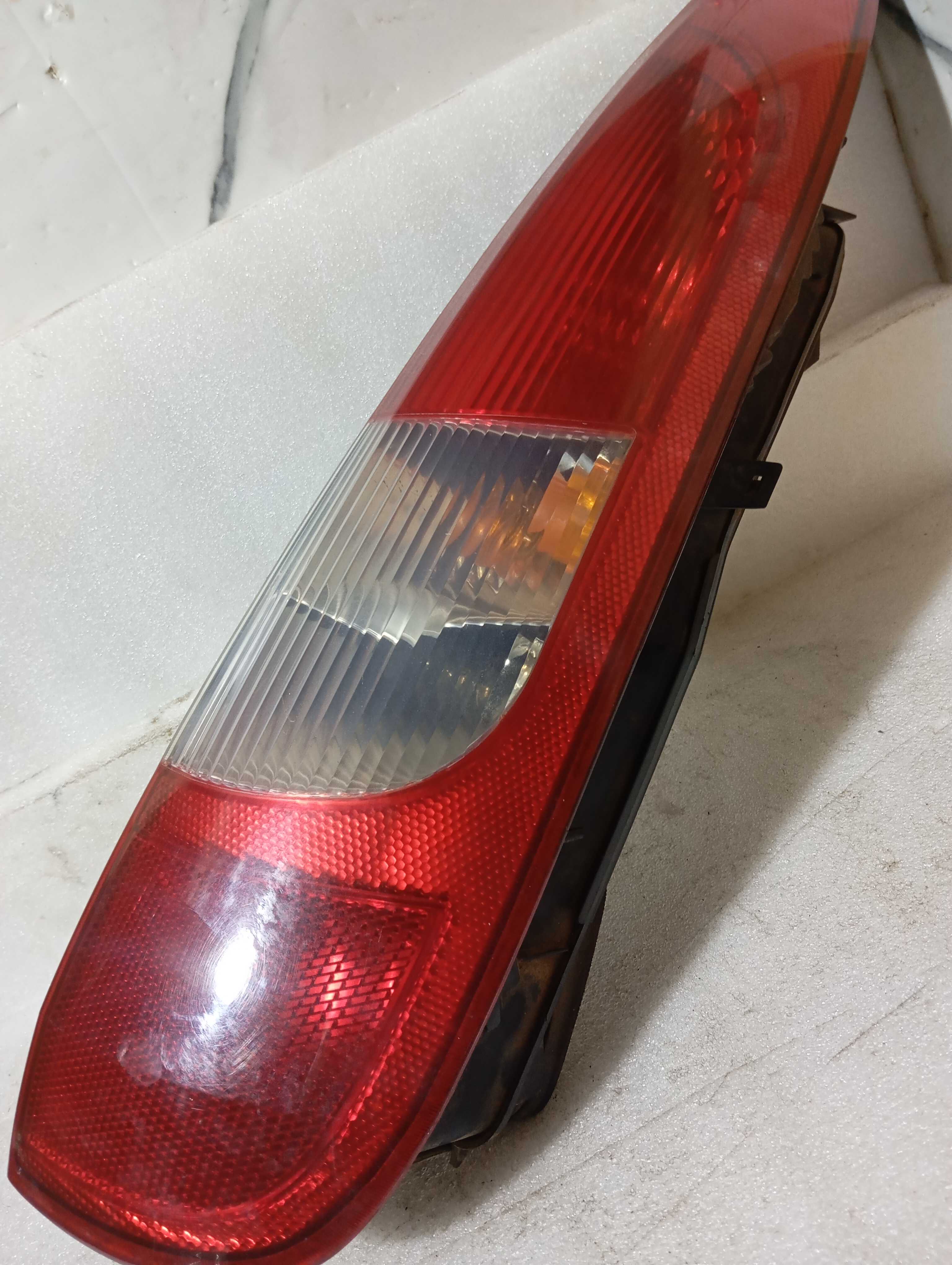 Lanterna traseira direita Ford Fiesta ano 2003 a 2006