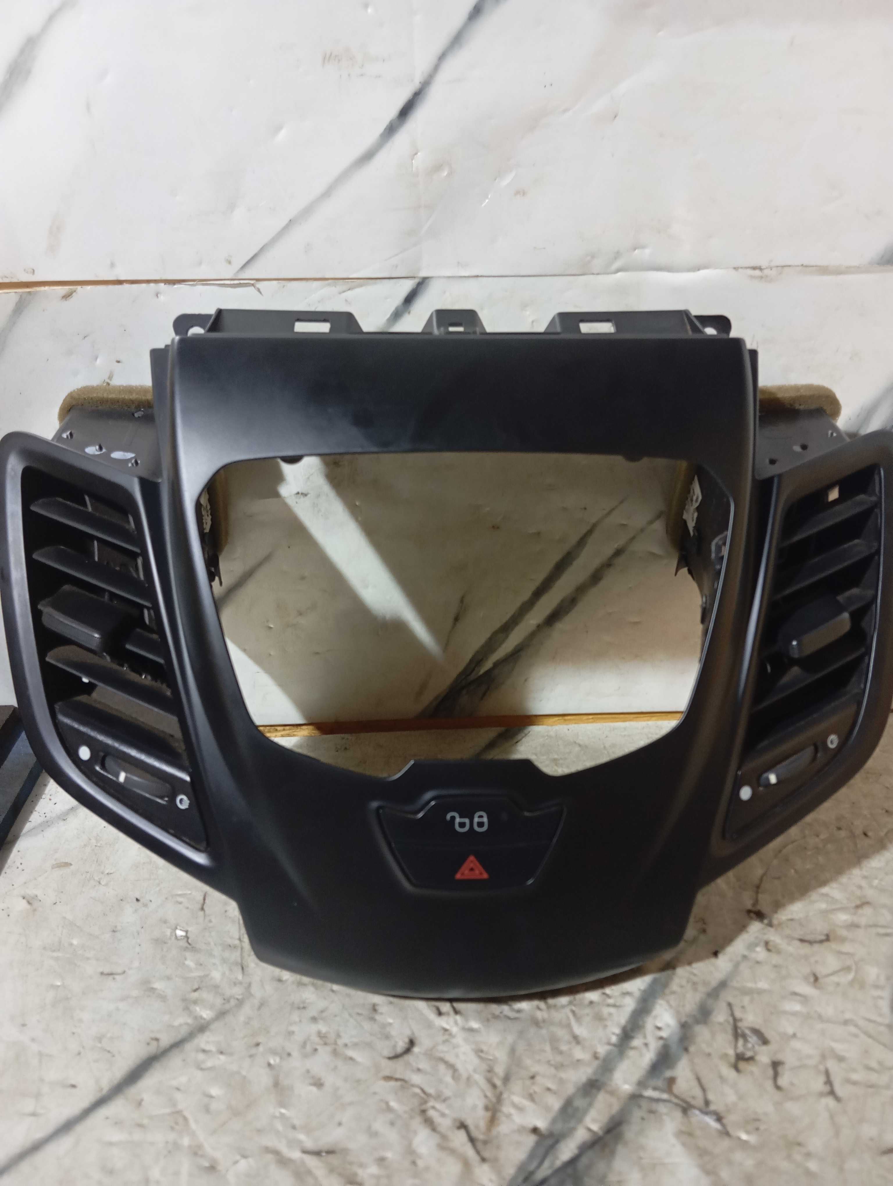 Moldura Do Rádio Com Difusores De Ar Do Ford New Fiesta 2017