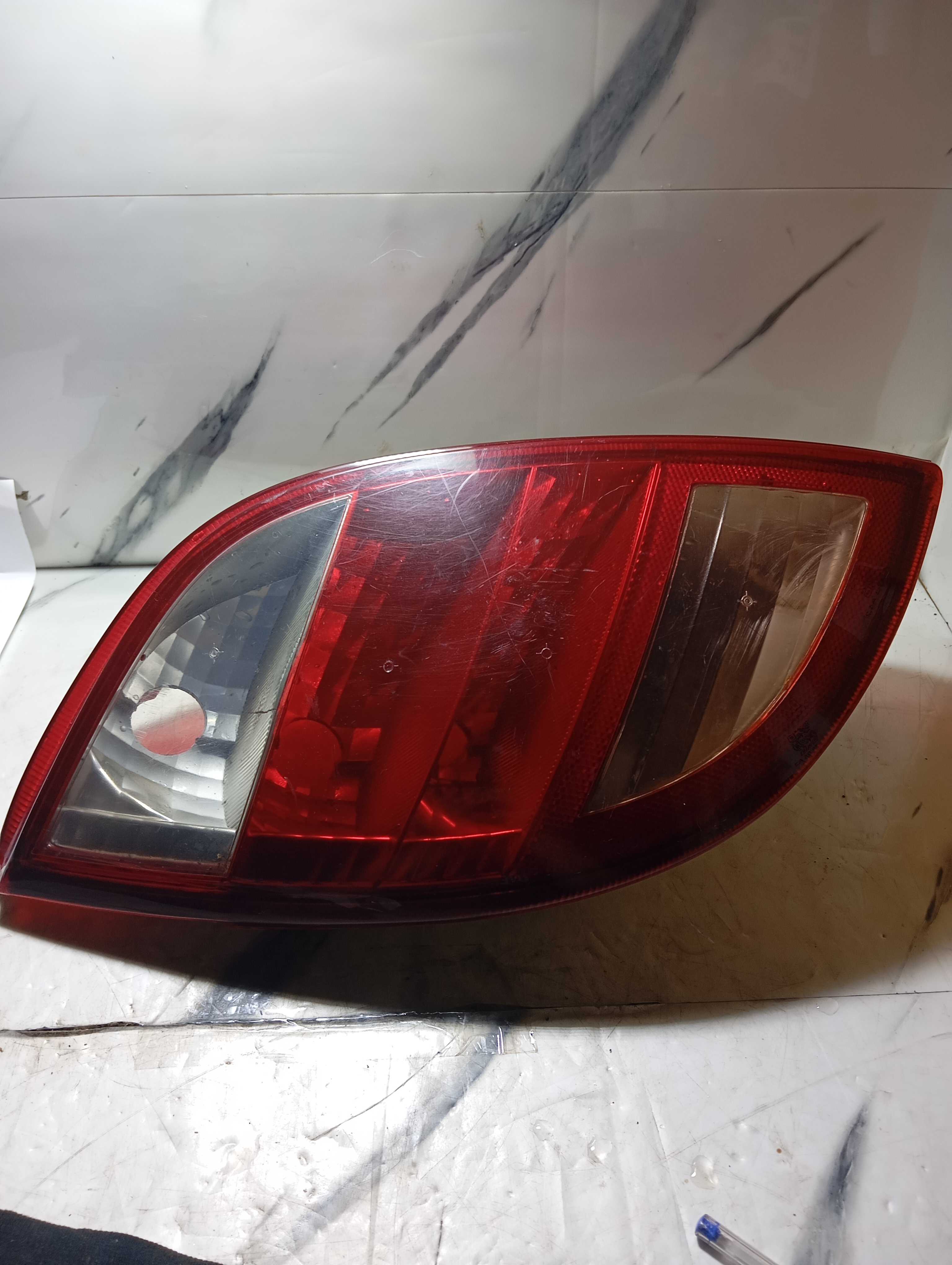 Lanterna Traseira Esquerda Ford Ka Com Detalhe 2001 A 2007