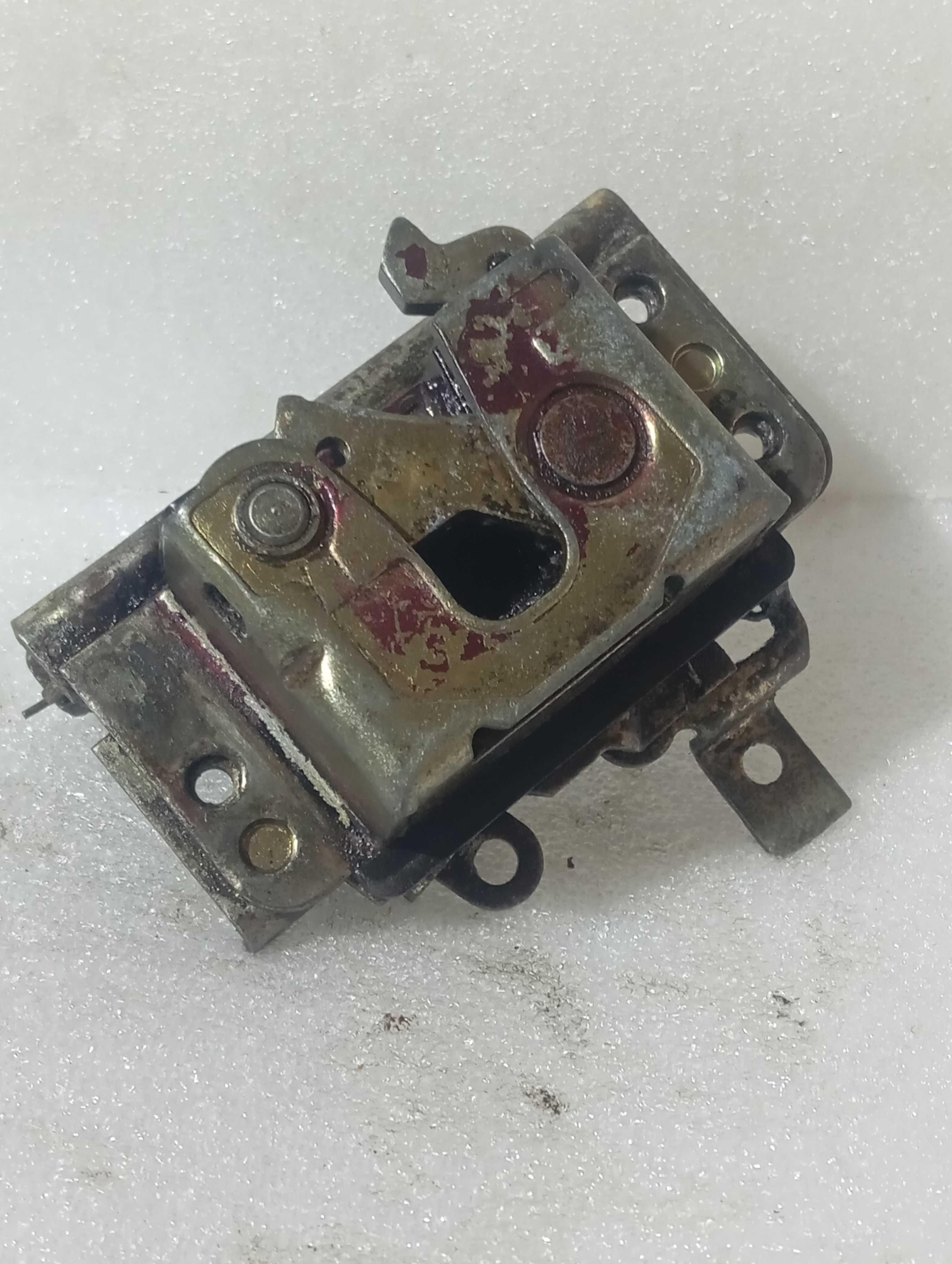 Fechadura Manual Dianteiro Direito Por Gm Kadett 1989 A 1998