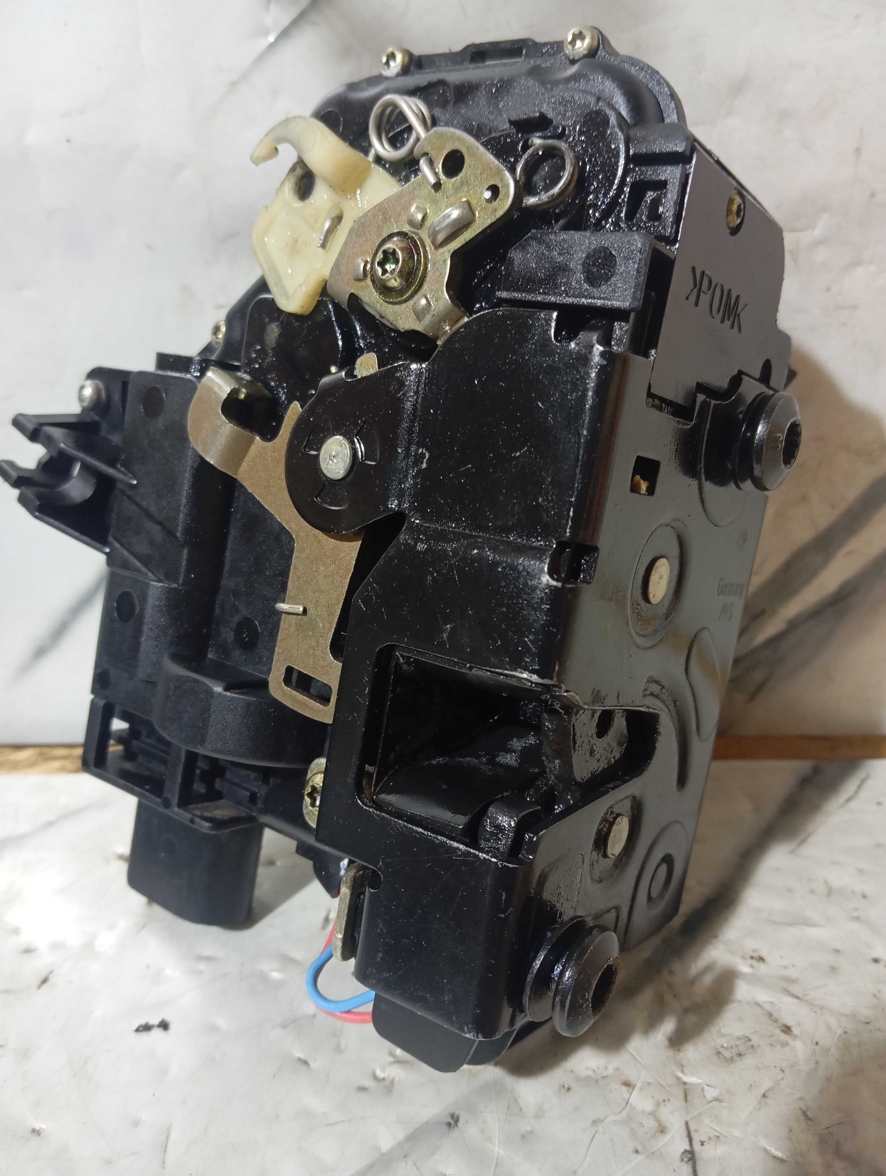 Fechadura Da Porta Audi A3 Passat Dianteira Direita Elétrica