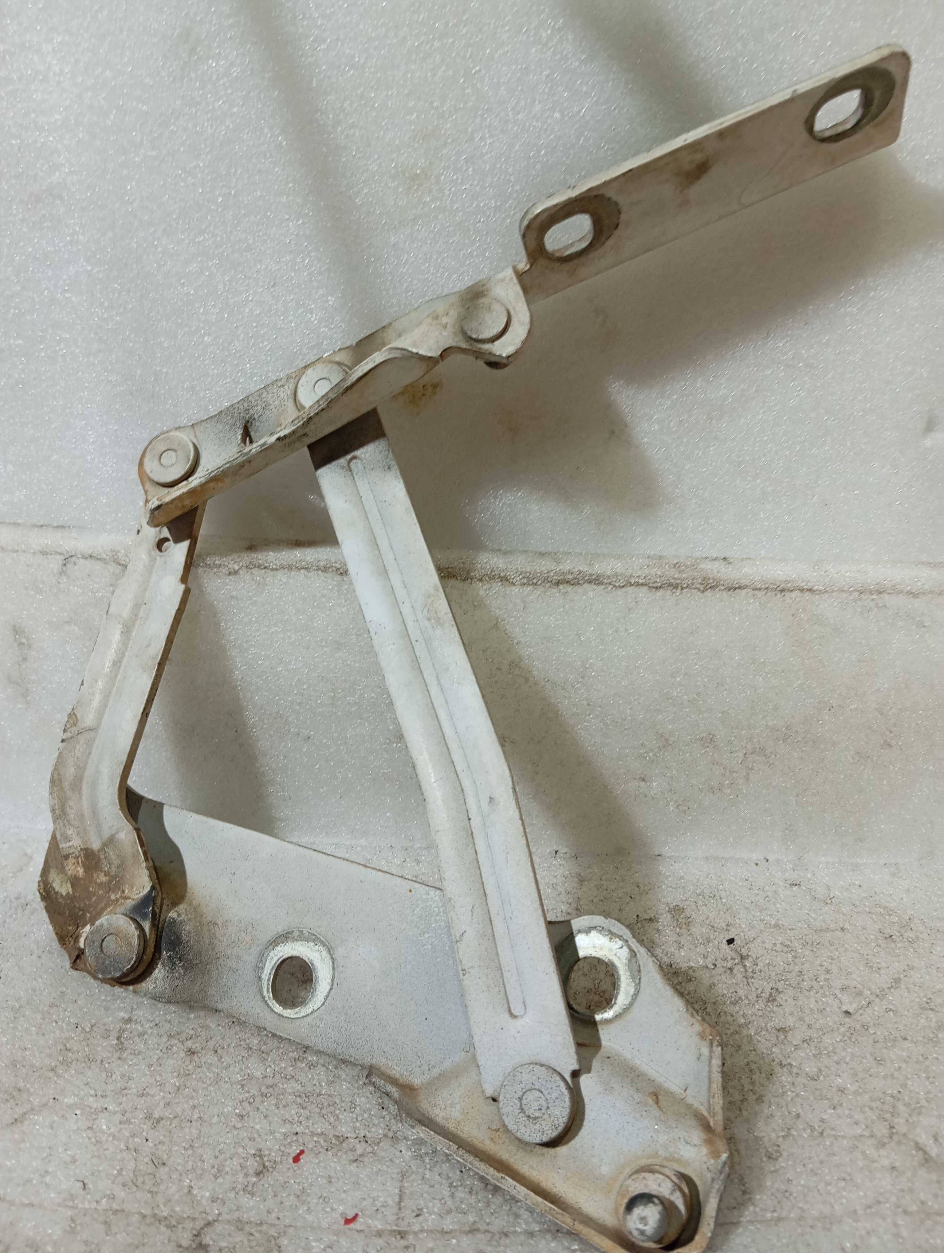 Dobradiça capô GM Vectra ano 99/00/01/02/03 lado esquerdo